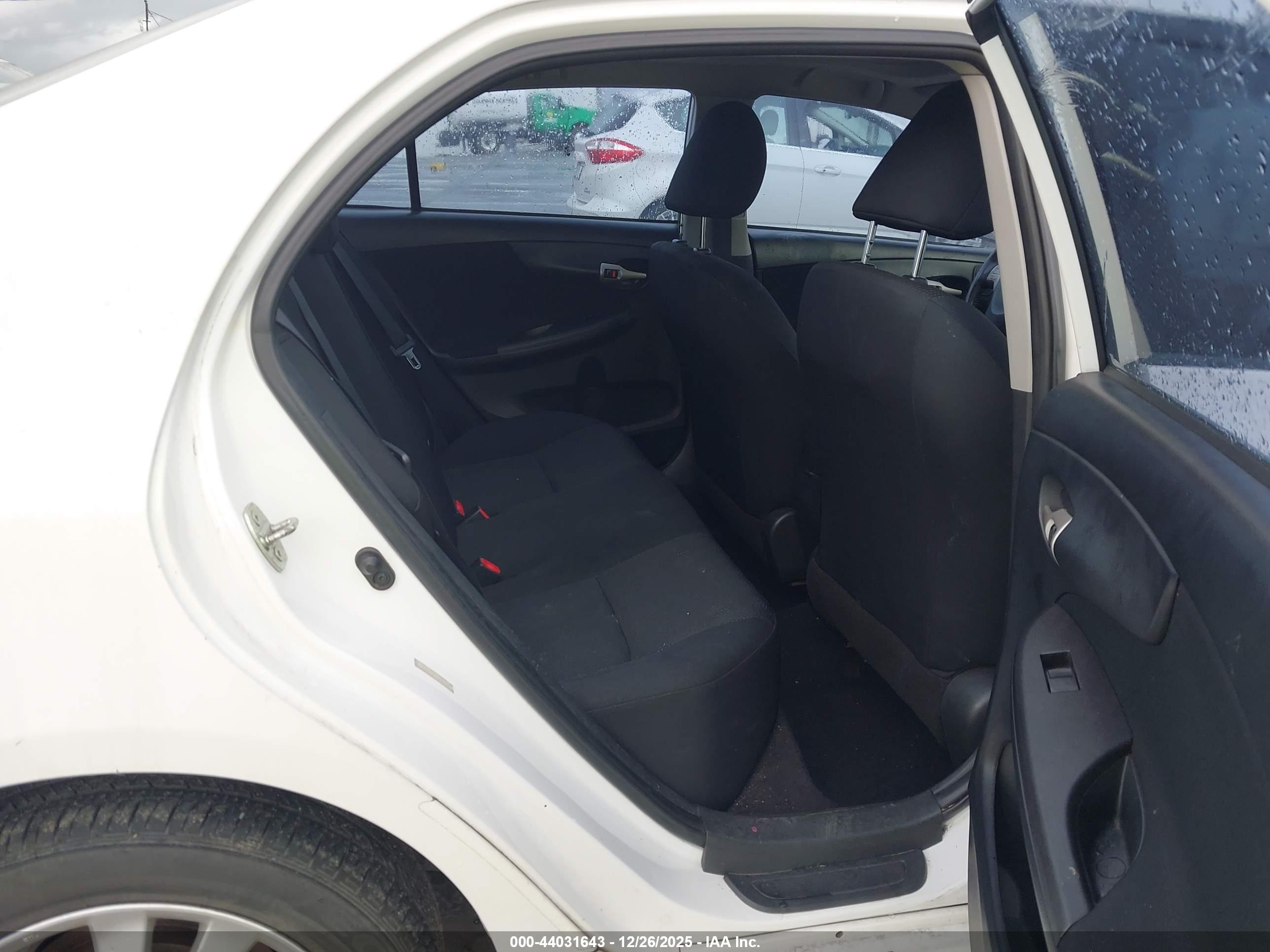 TOYOTA COROLLA image 8