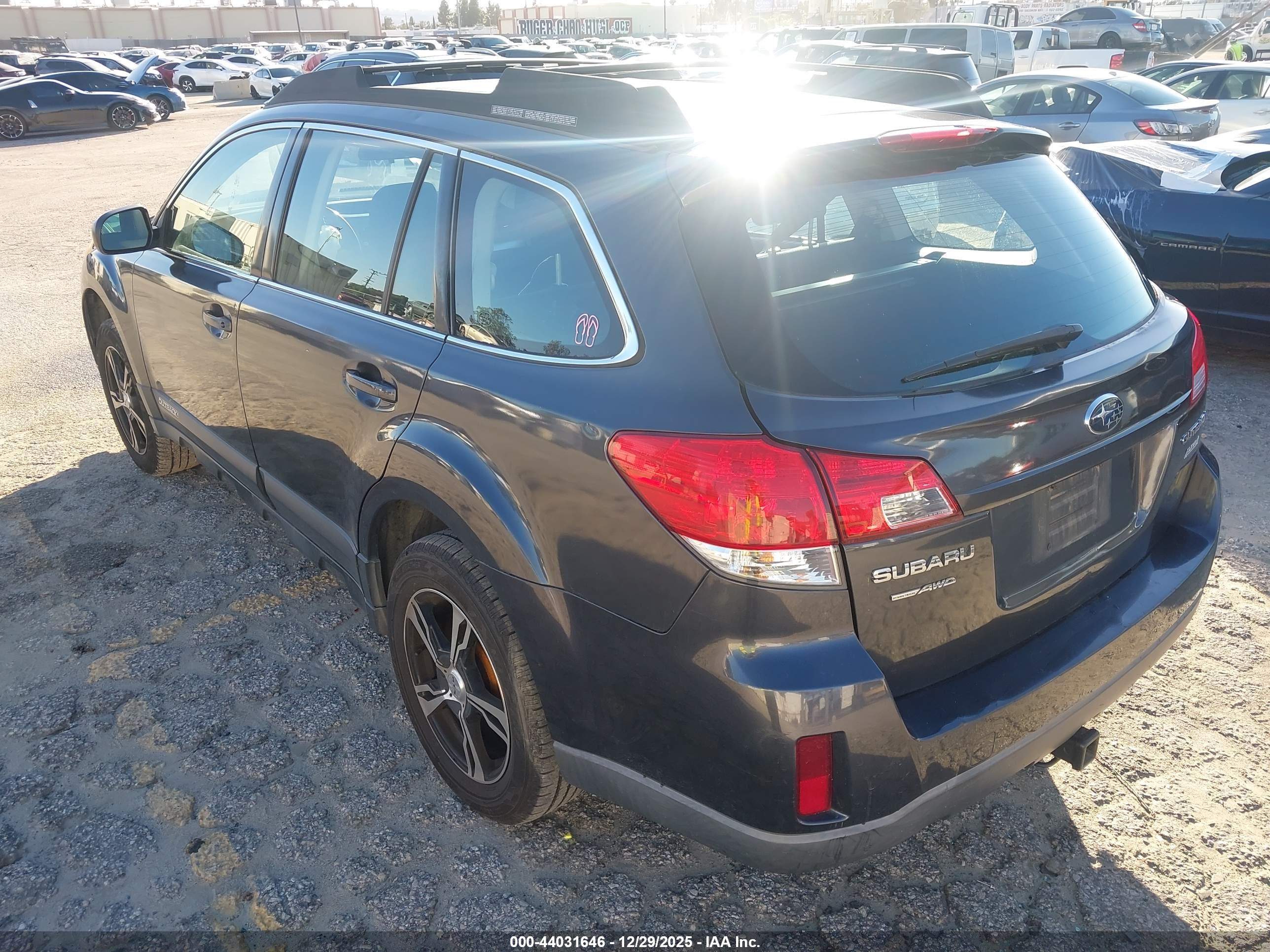 SUBARU OUTBACK image 3