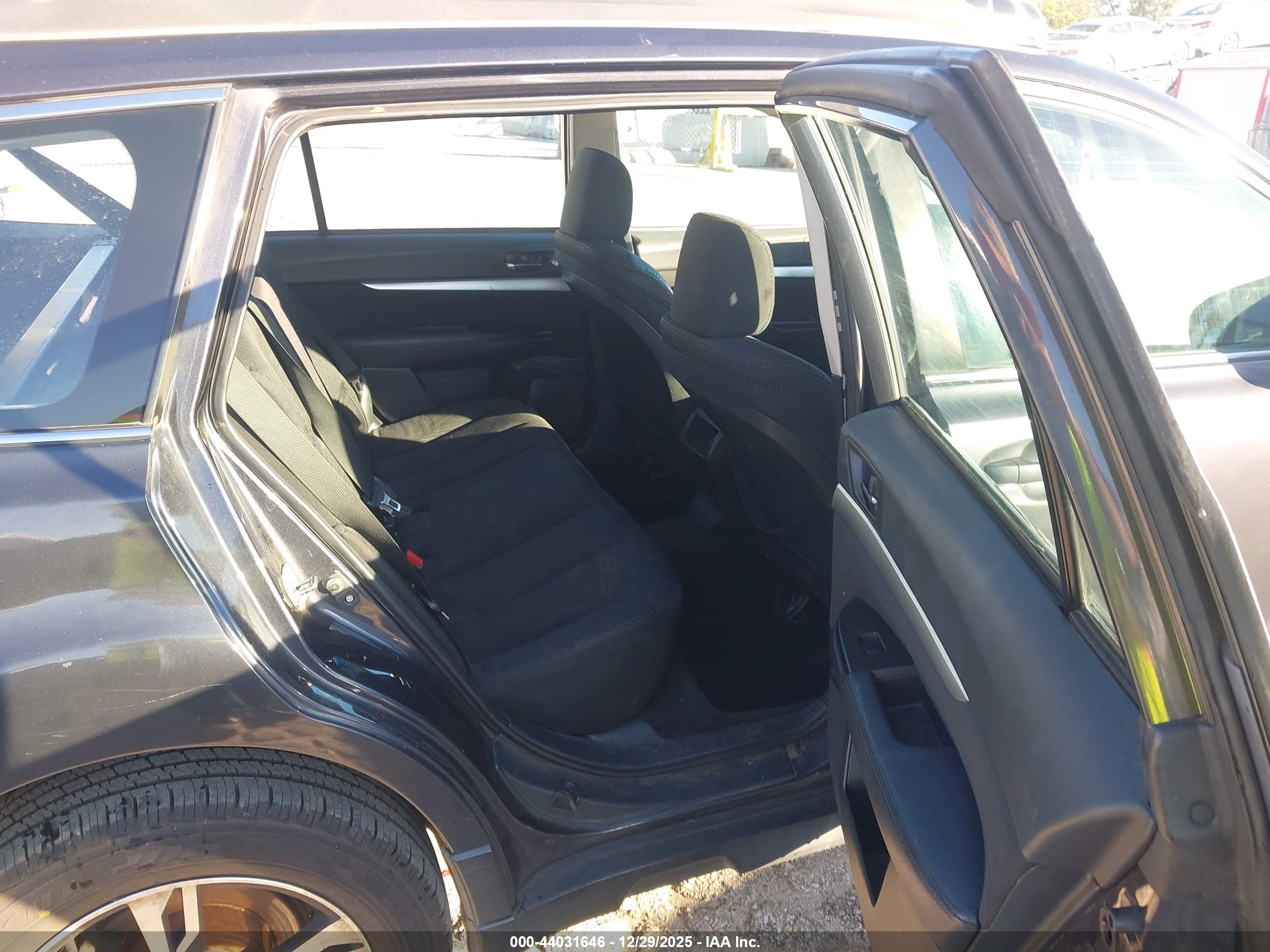 SUBARU OUTBACK image 8