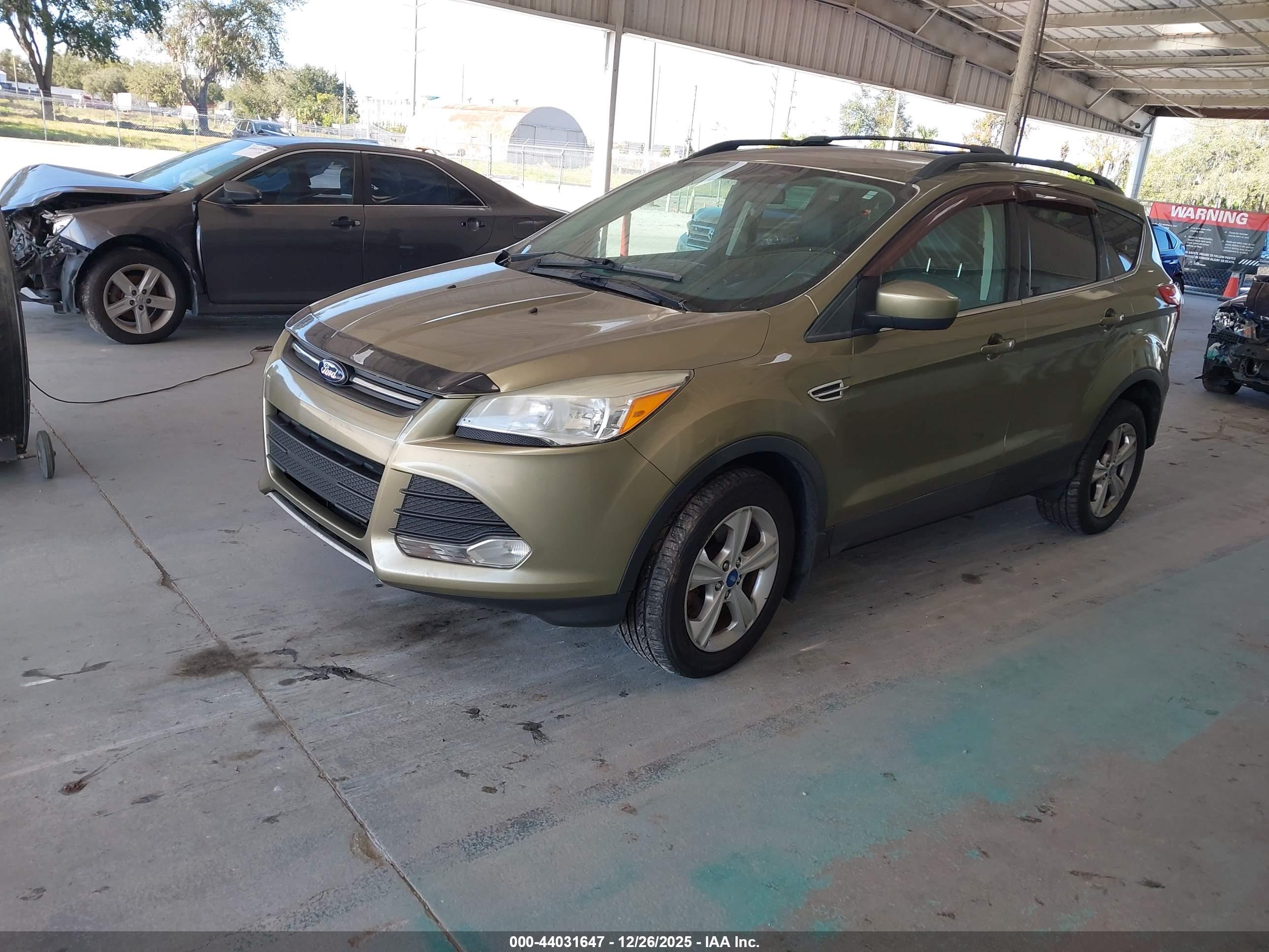 FORD ESCAPE image 2