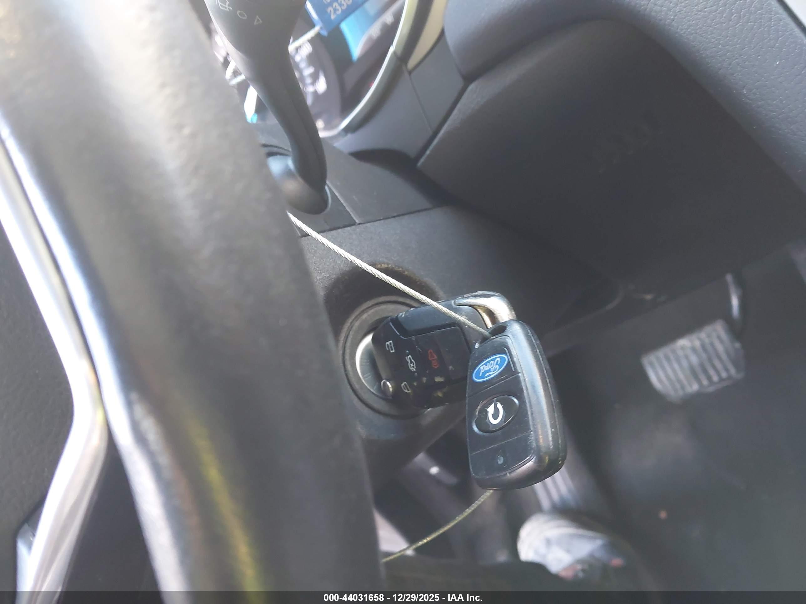 FORD FUSION image 11
