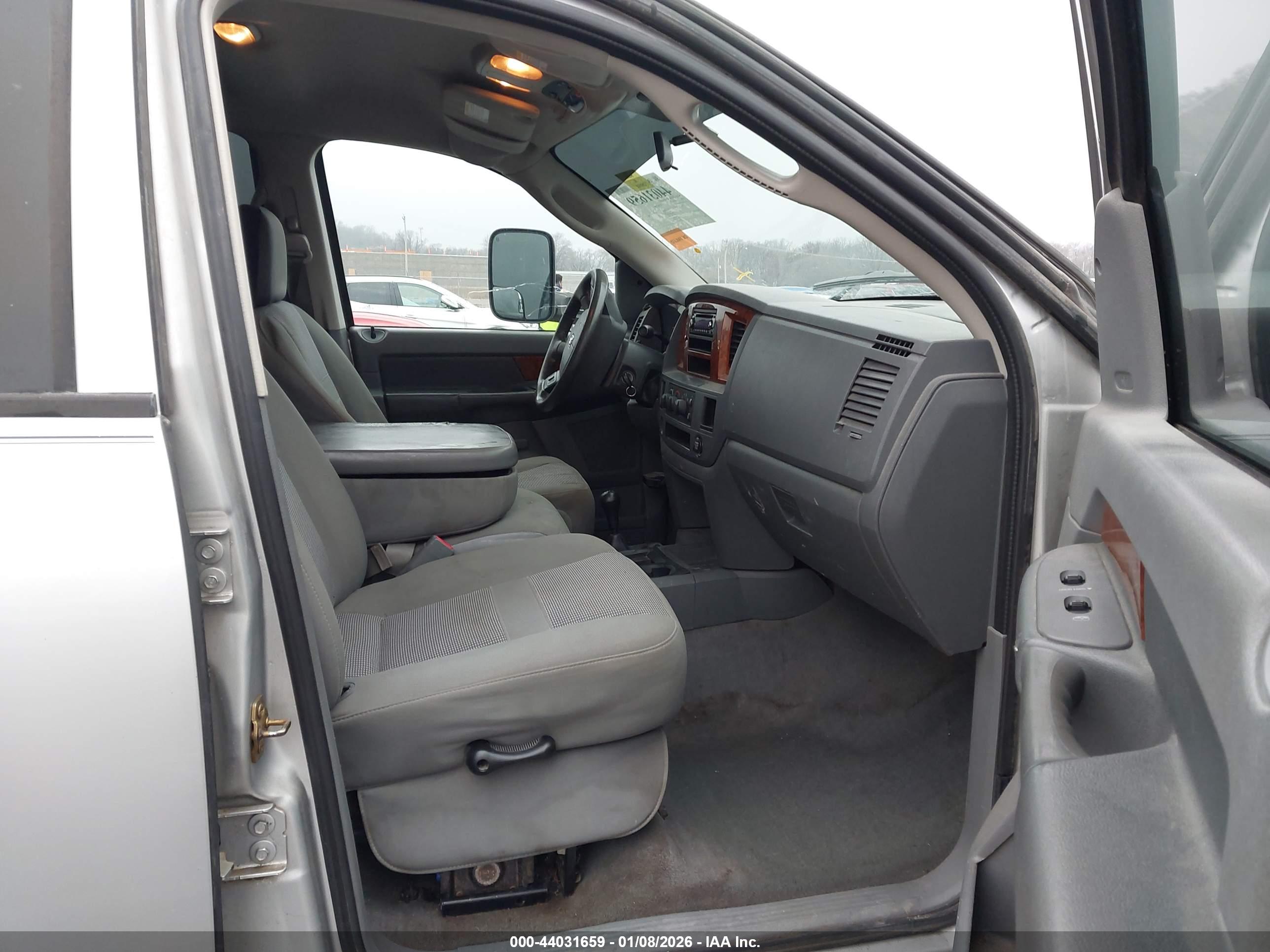 DODGE RAM image 5