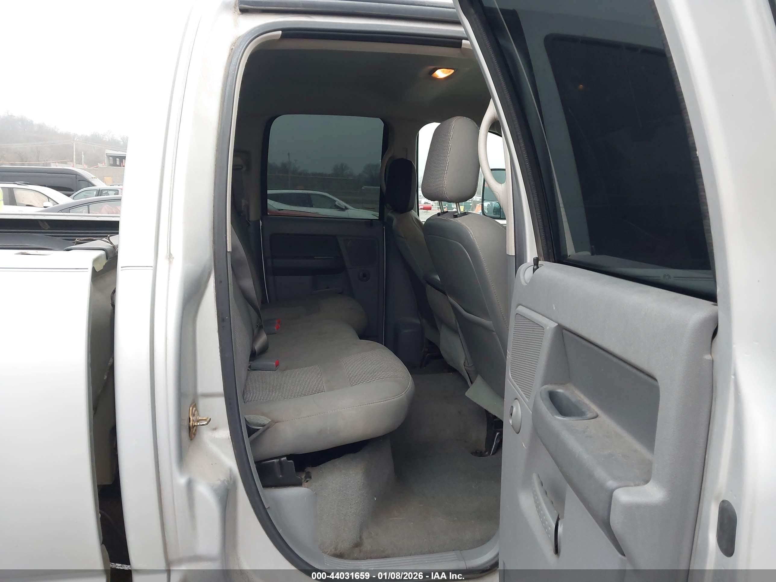 DODGE RAM image 8
