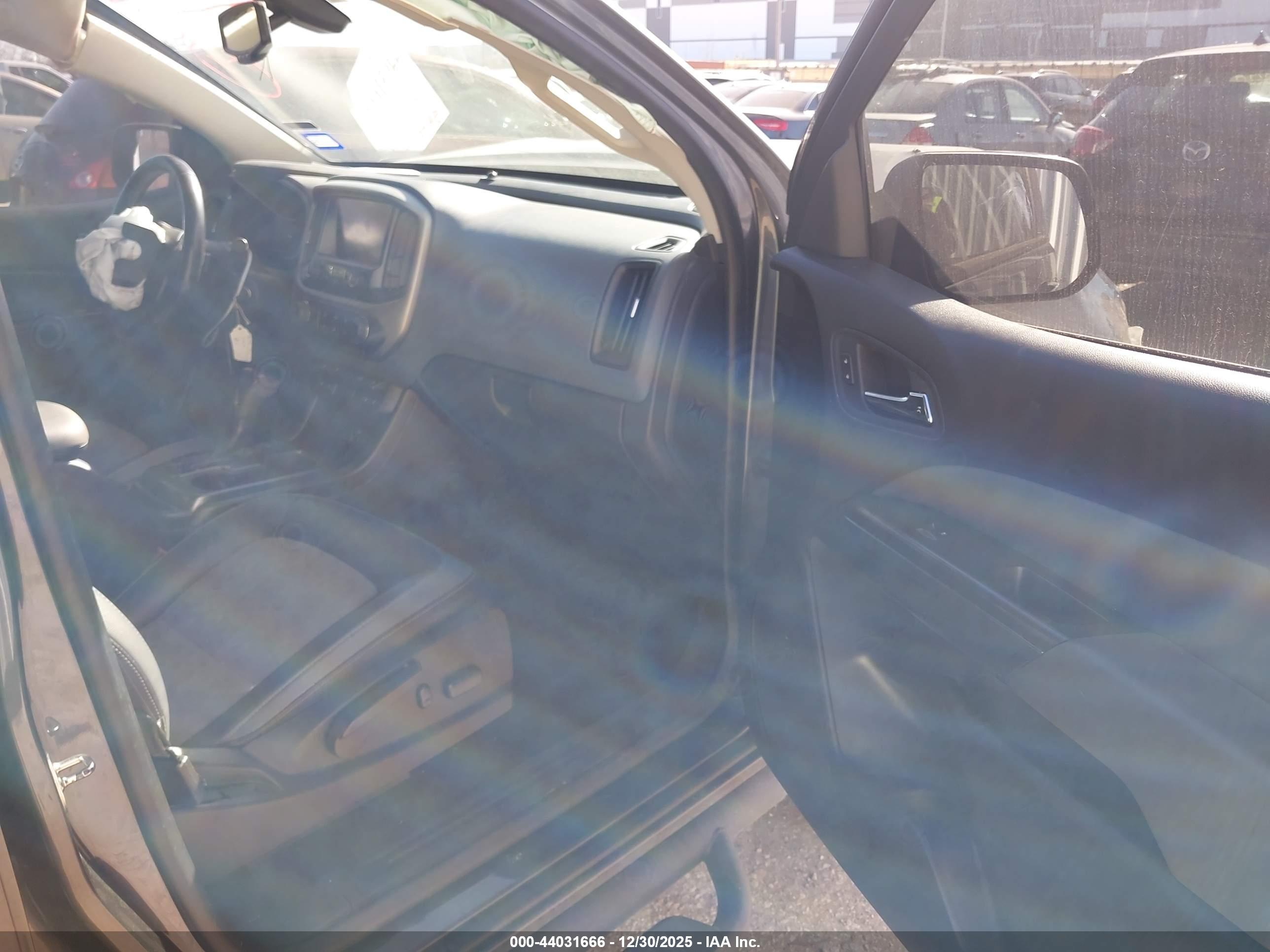 CHEVROLET COLORADO image 5