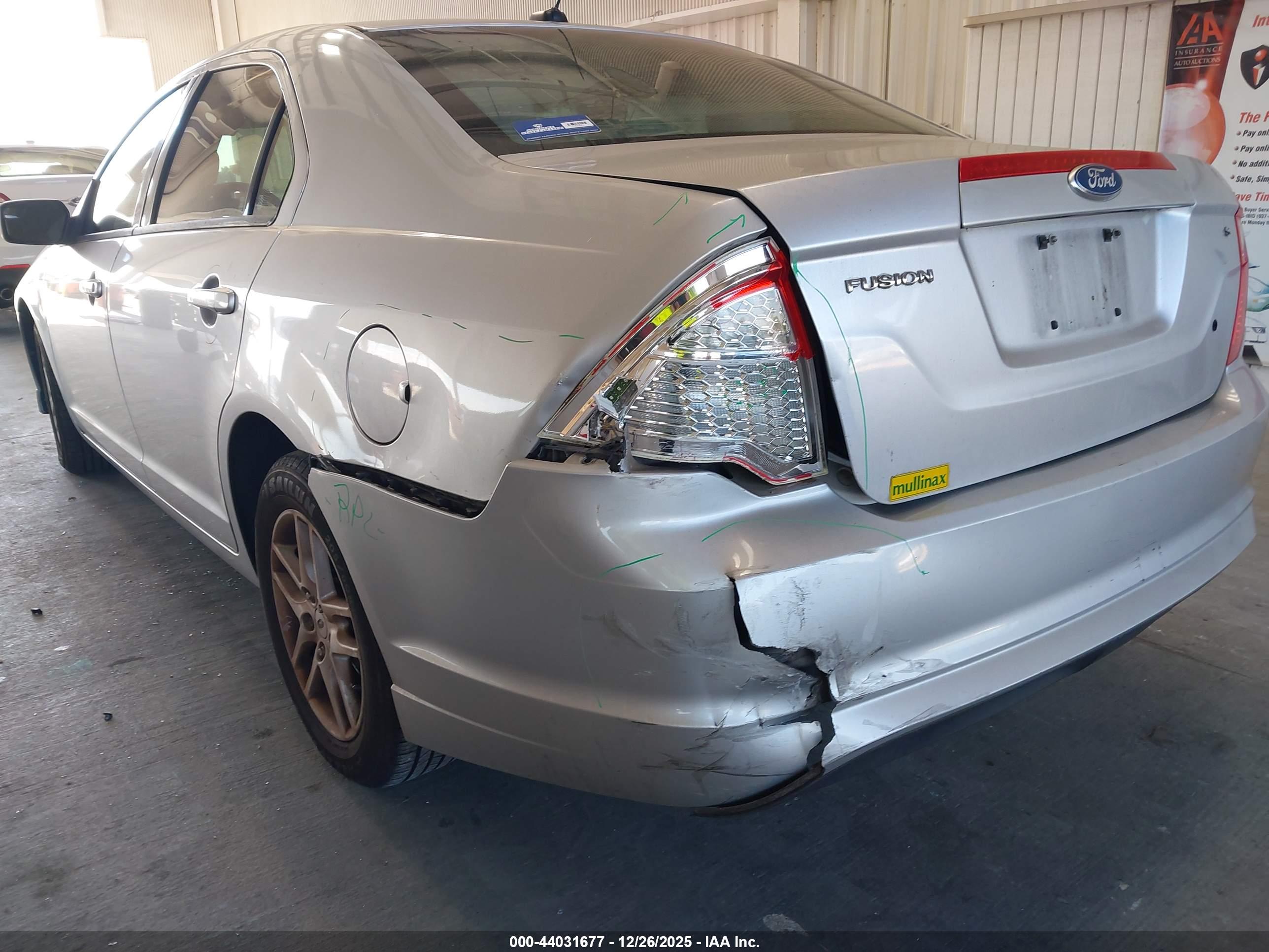 FORD FUSION image 6