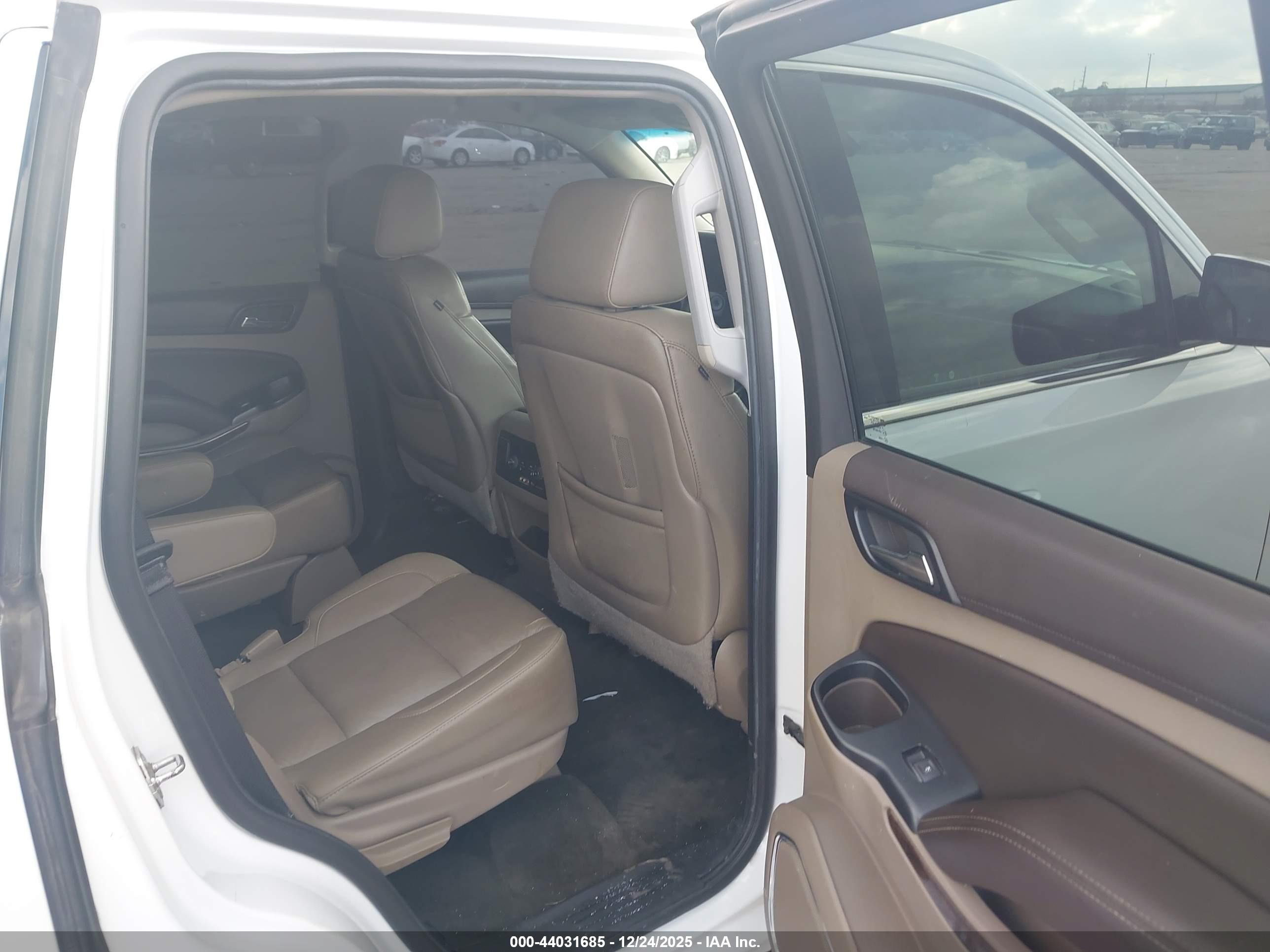 CHEVROLET TAHOE image 8