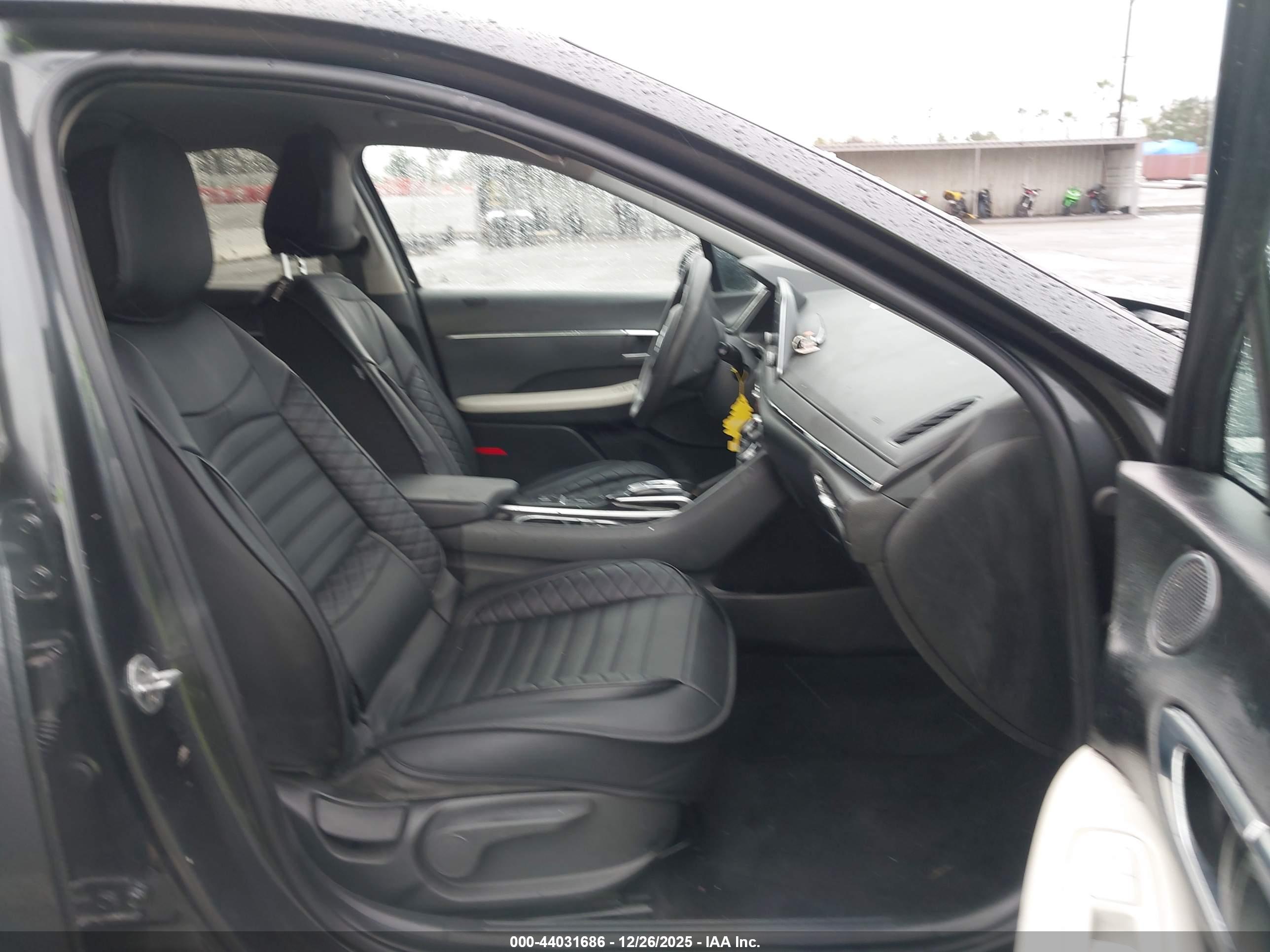 HYUNDAI SONATA image 5