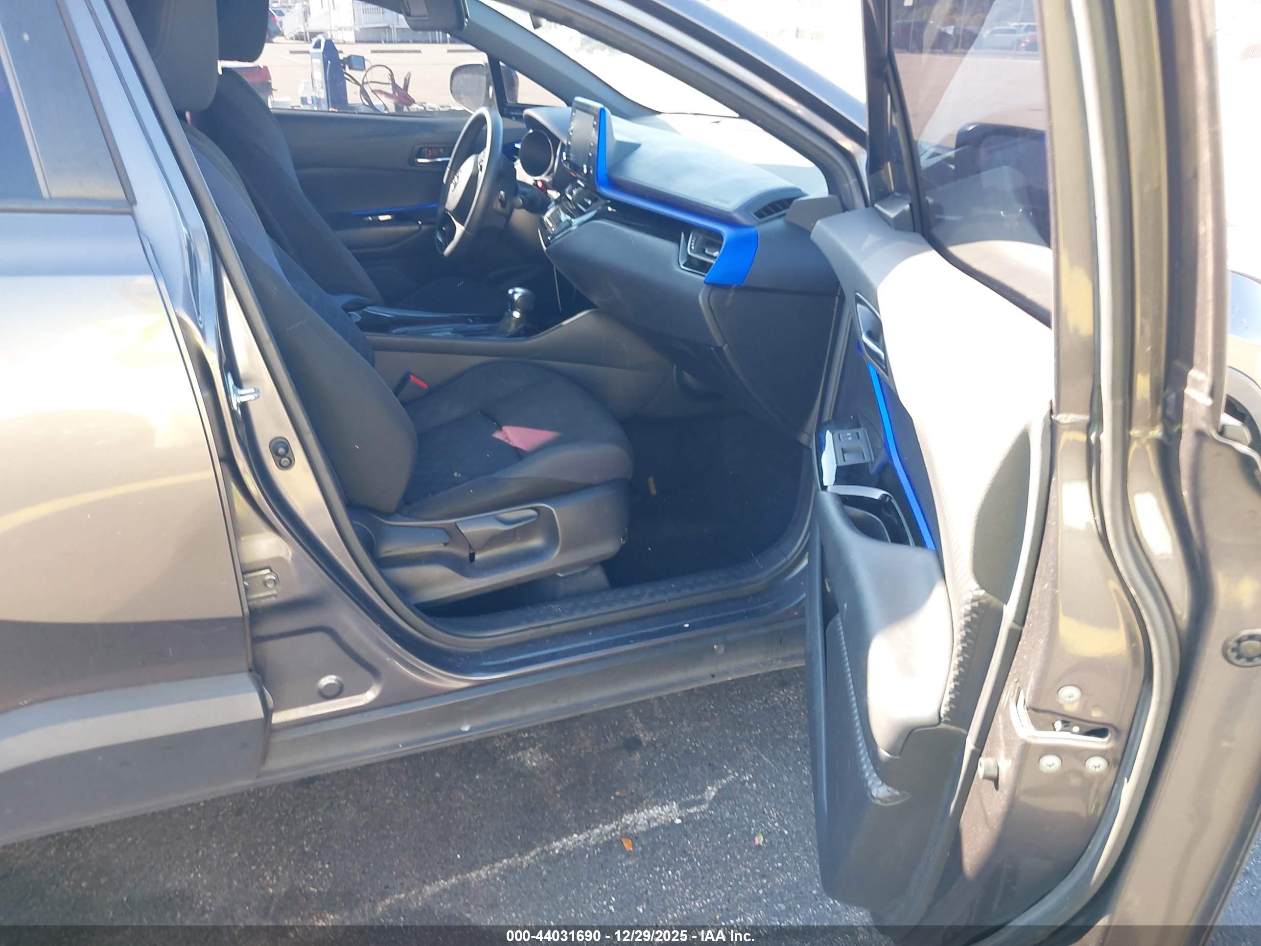 TOYOTA C-HR image 5