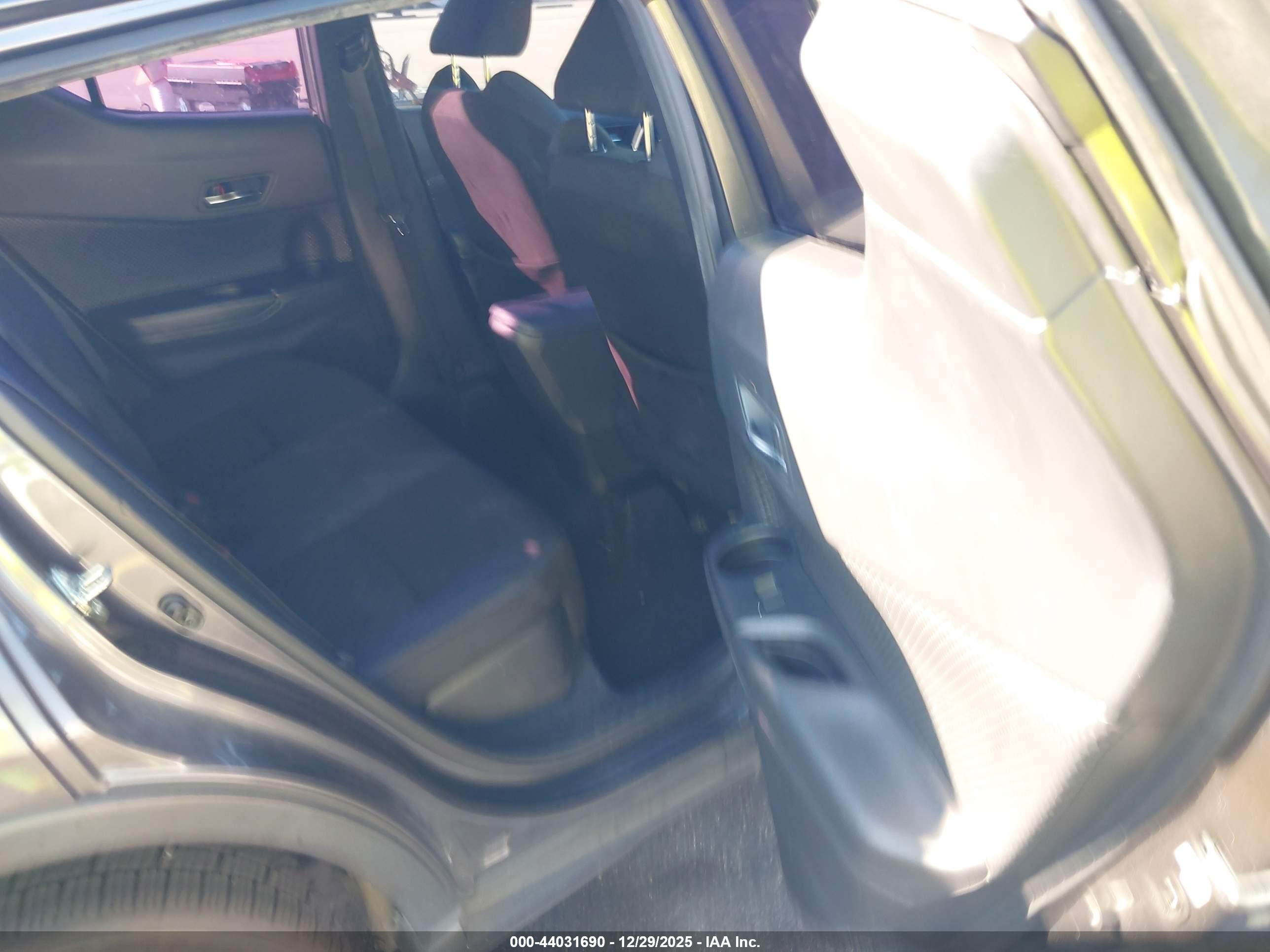 TOYOTA C-HR image 8