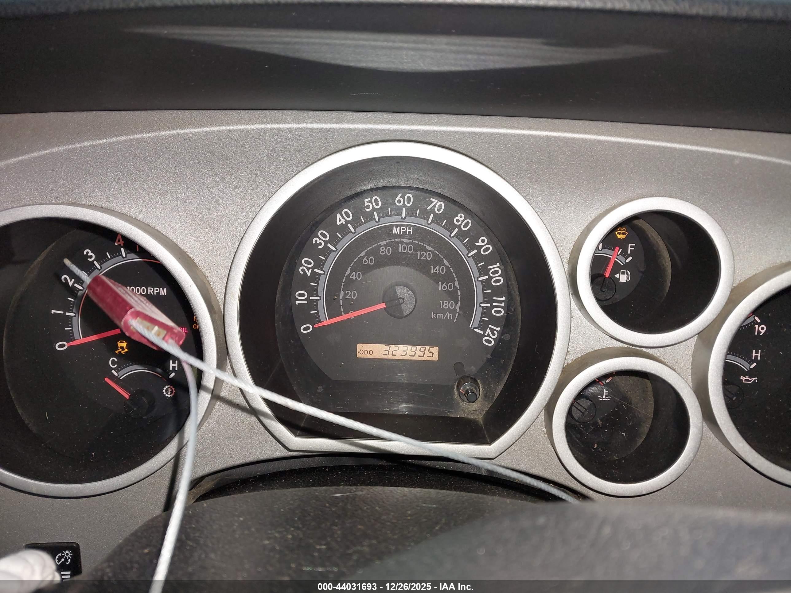 TOYOTA TUNDRA image 7