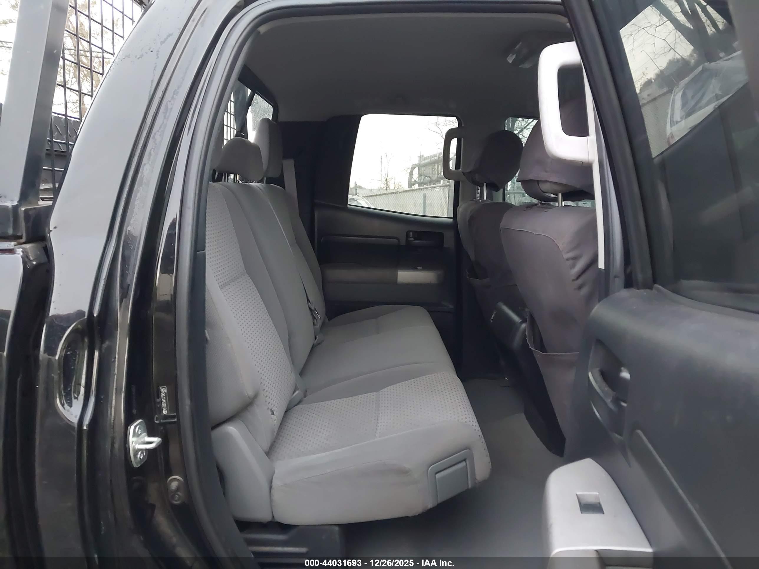 TOYOTA TUNDRA image 8