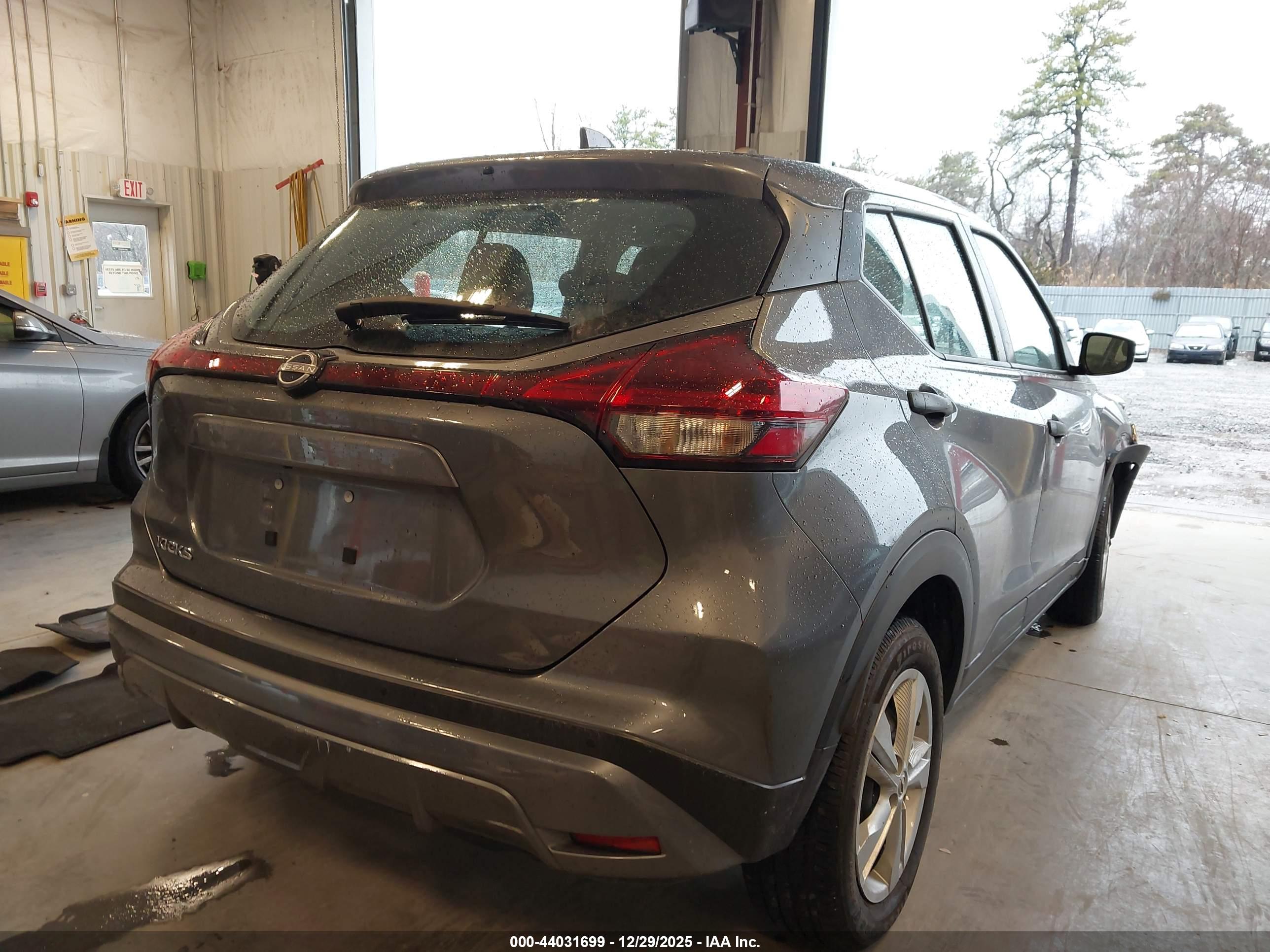 NISSAN KICKS image 4