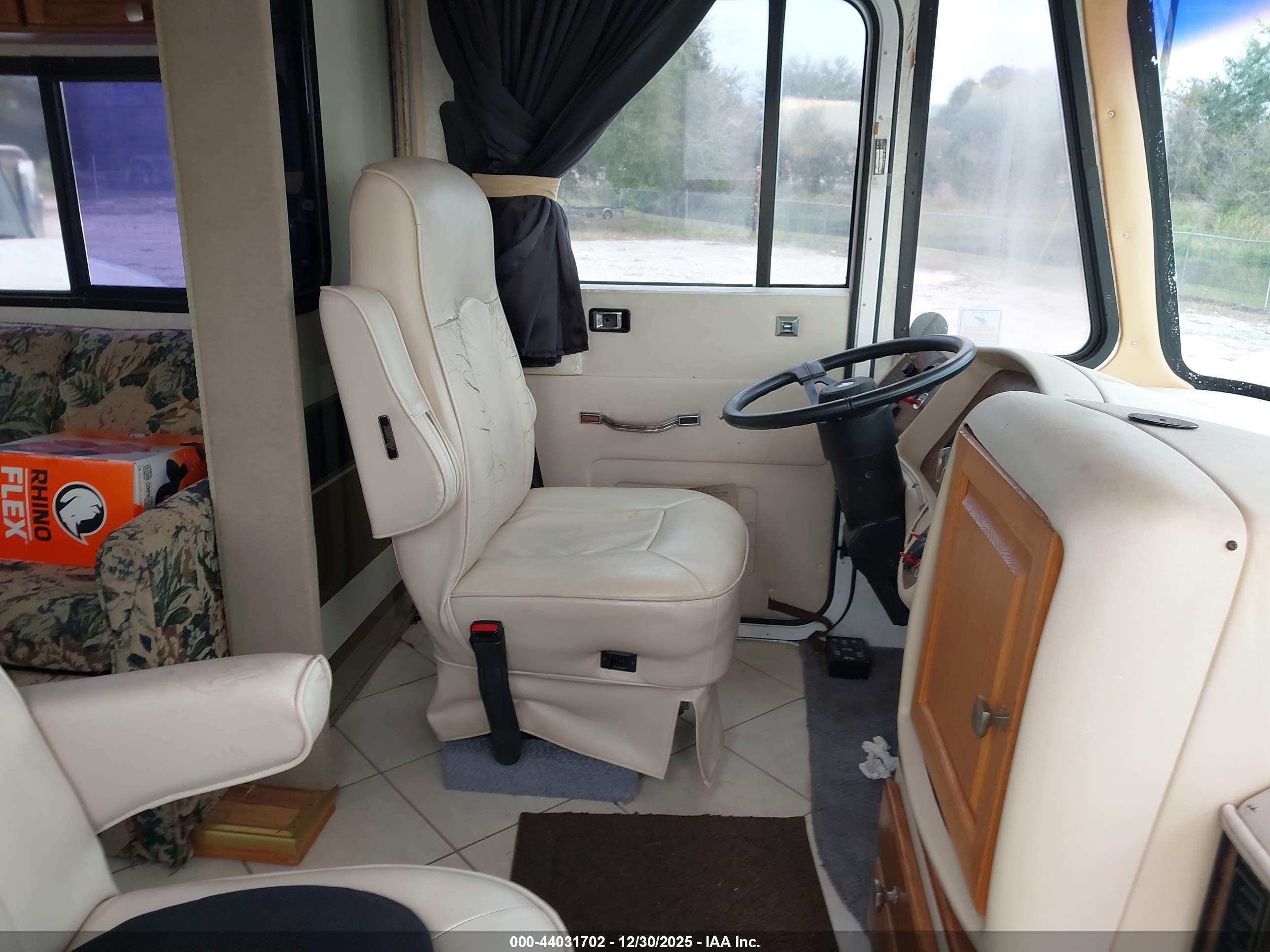 FREIGHTLINER CHASSIS image 5