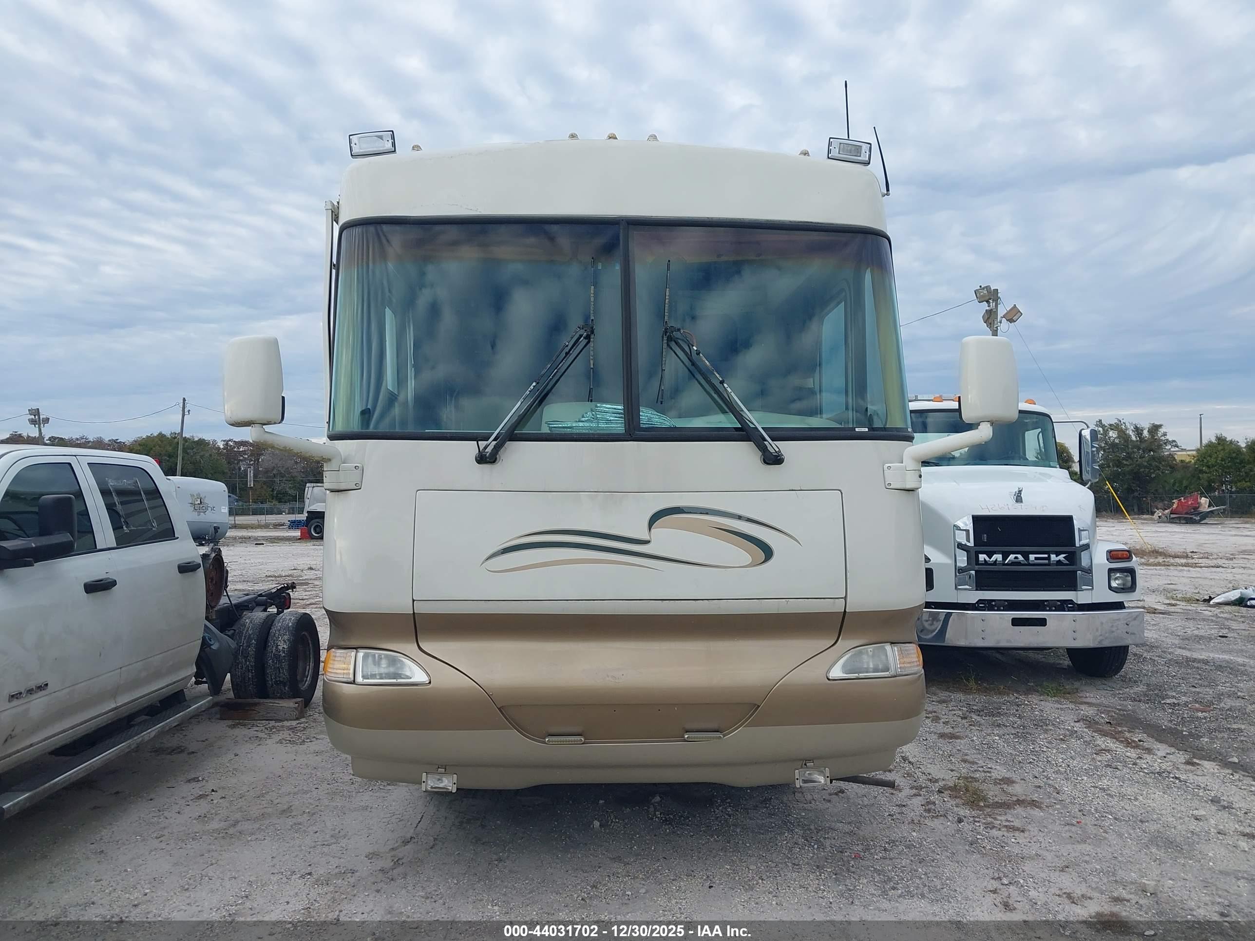 FREIGHTLINER CHASSIS image 6