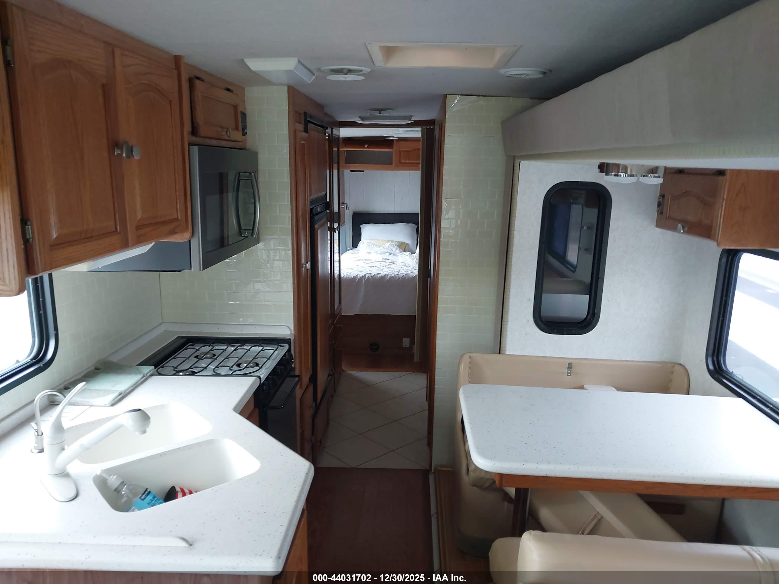 FREIGHTLINER CHASSIS image 8