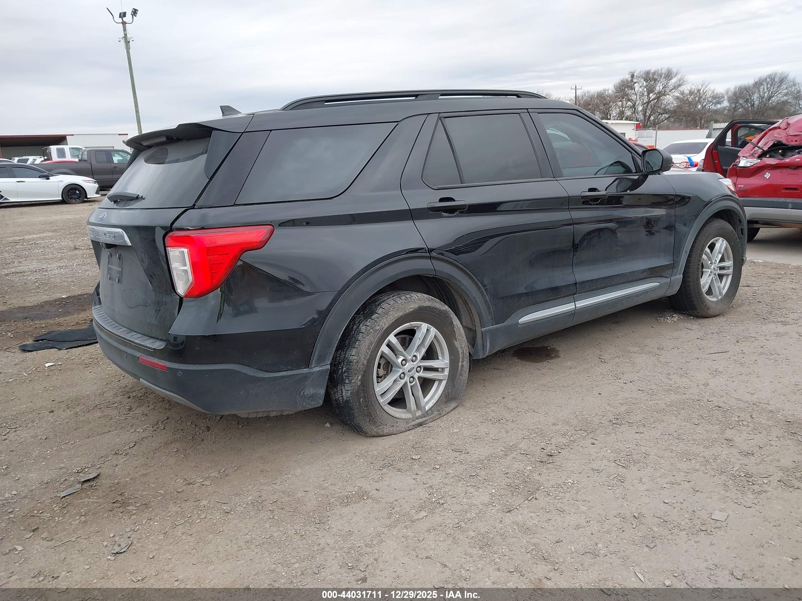 FORD EXPLORER image 4