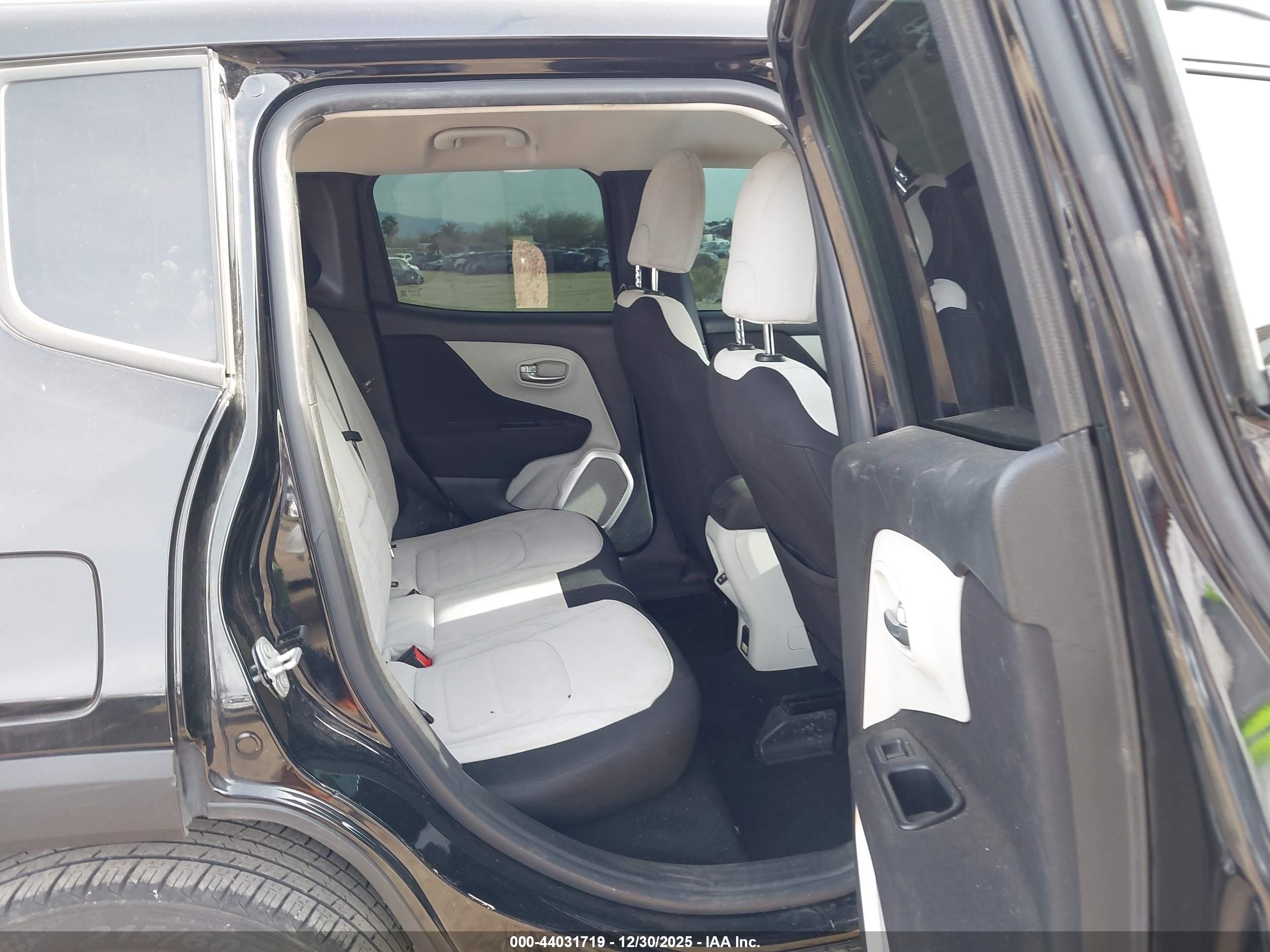 JEEP RENEGADE image 8
