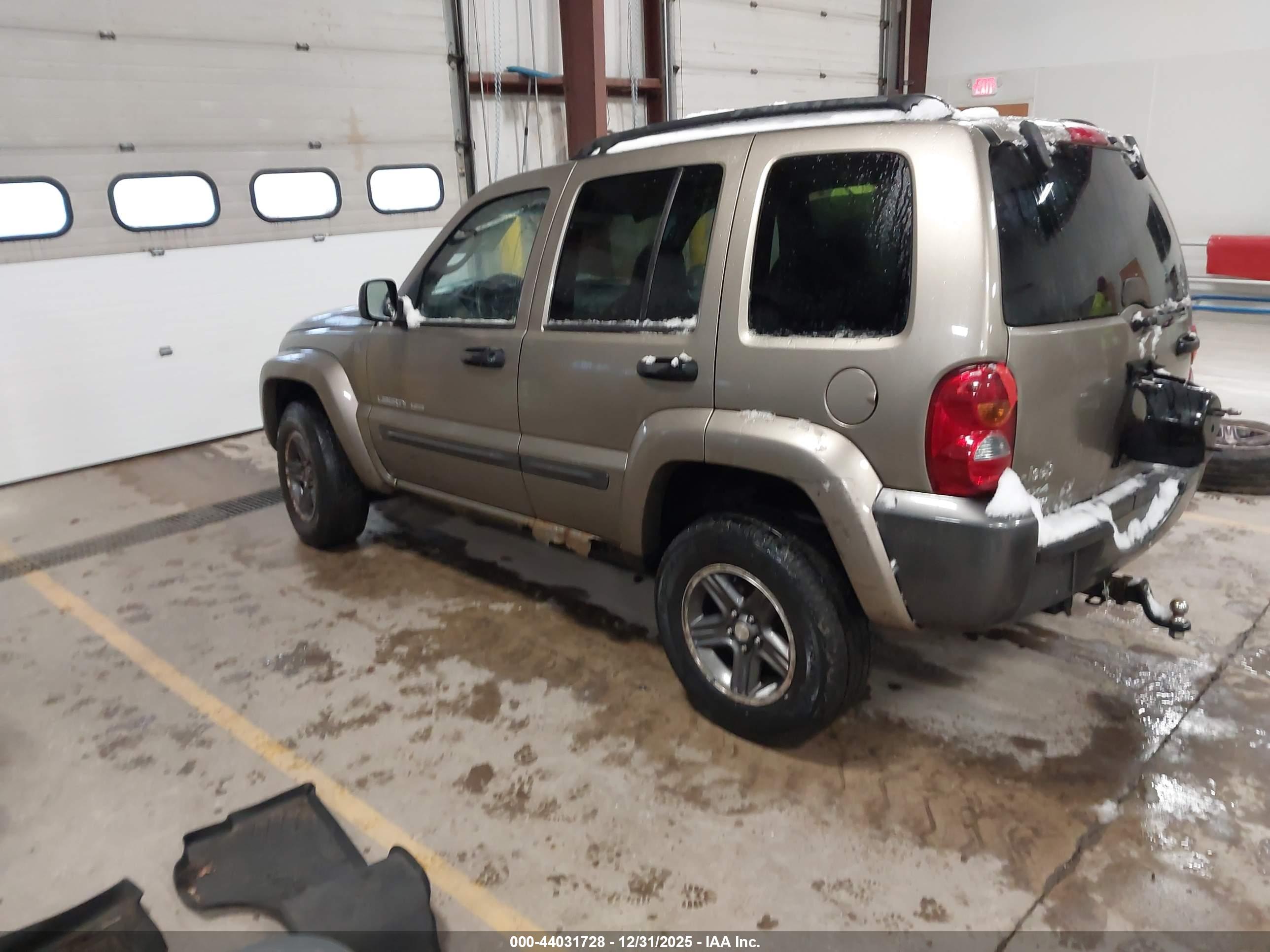 JEEP LIBERTY image 3