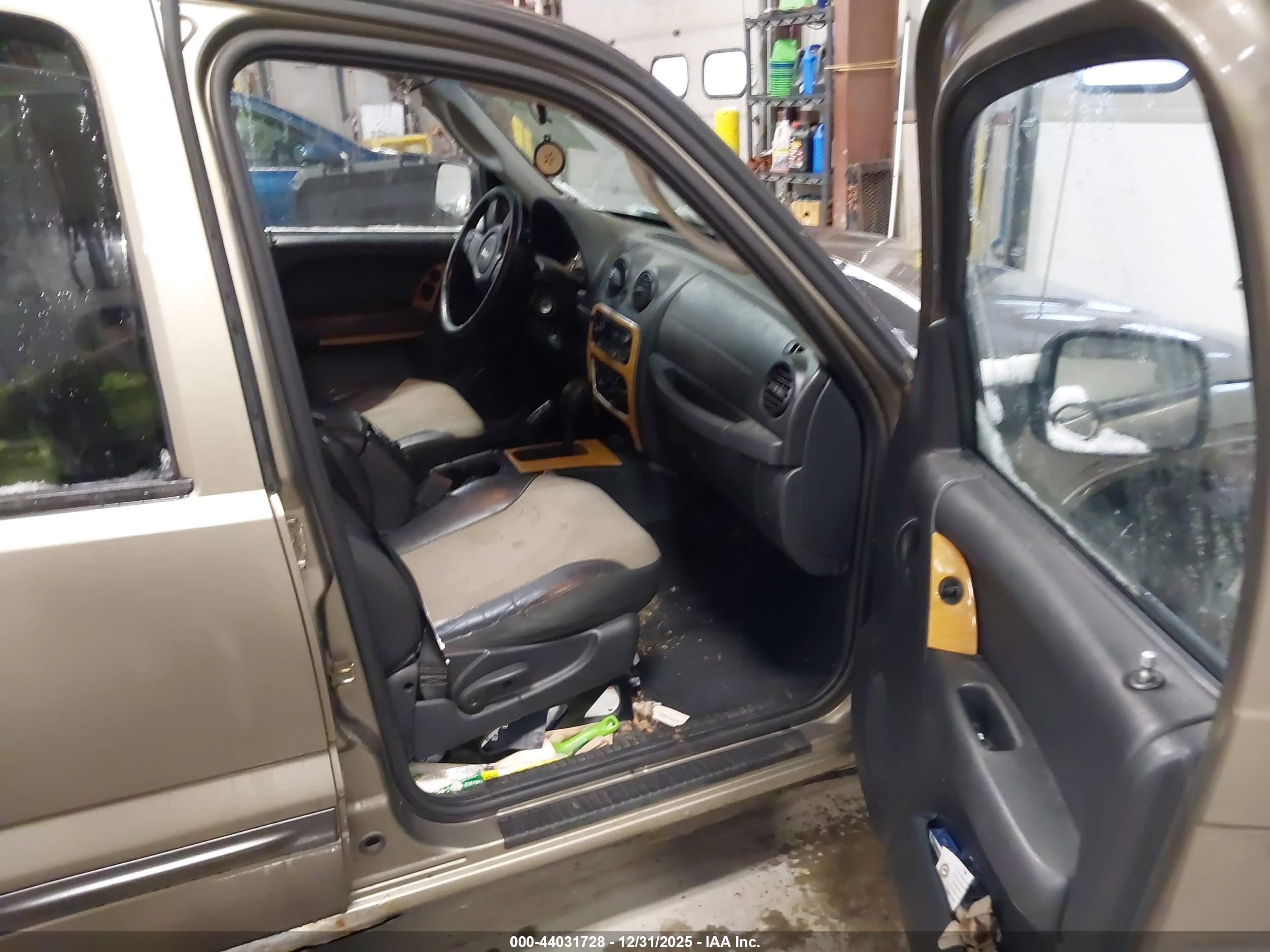 JEEP LIBERTY image 5
