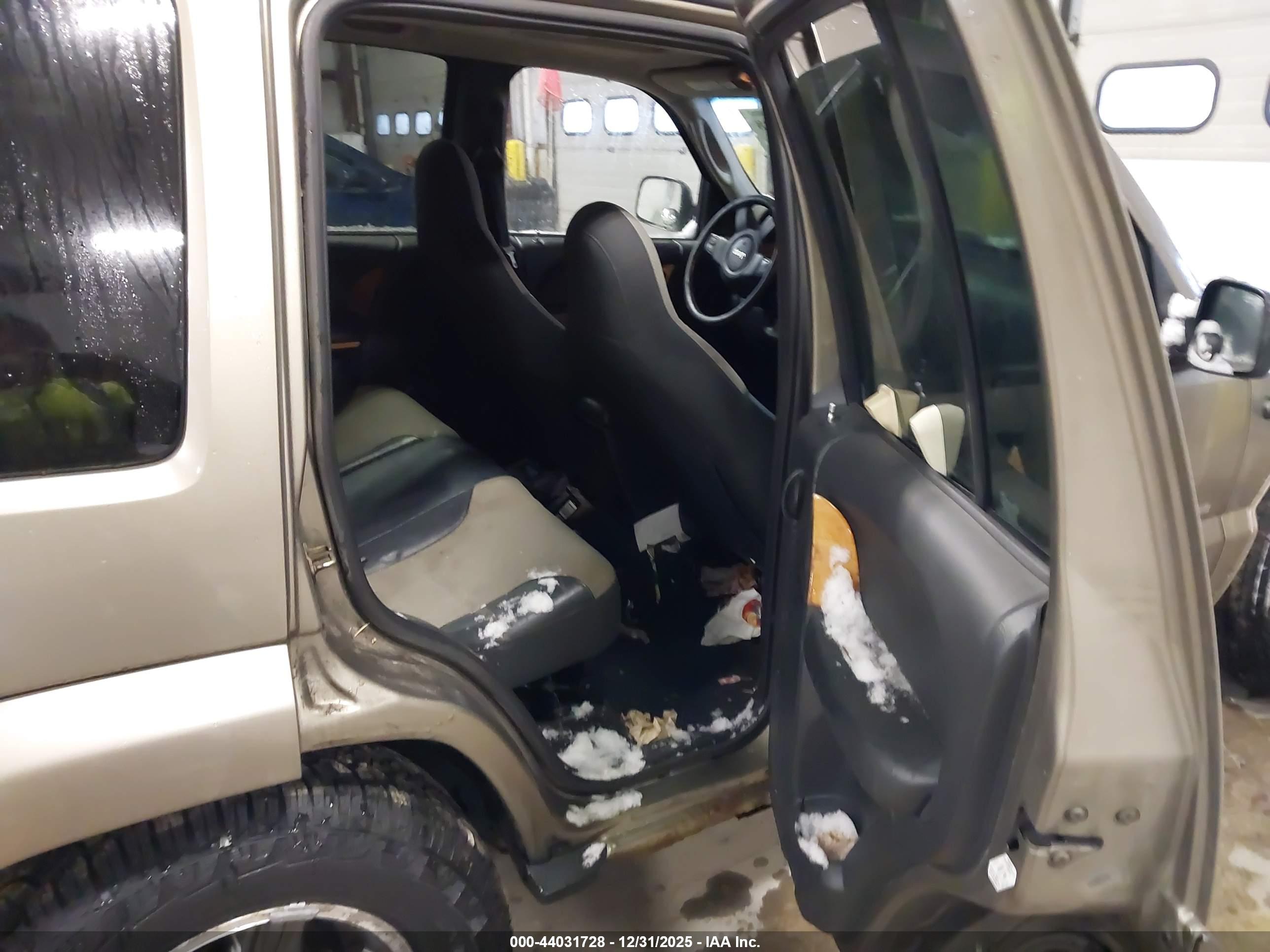 JEEP LIBERTY image 8