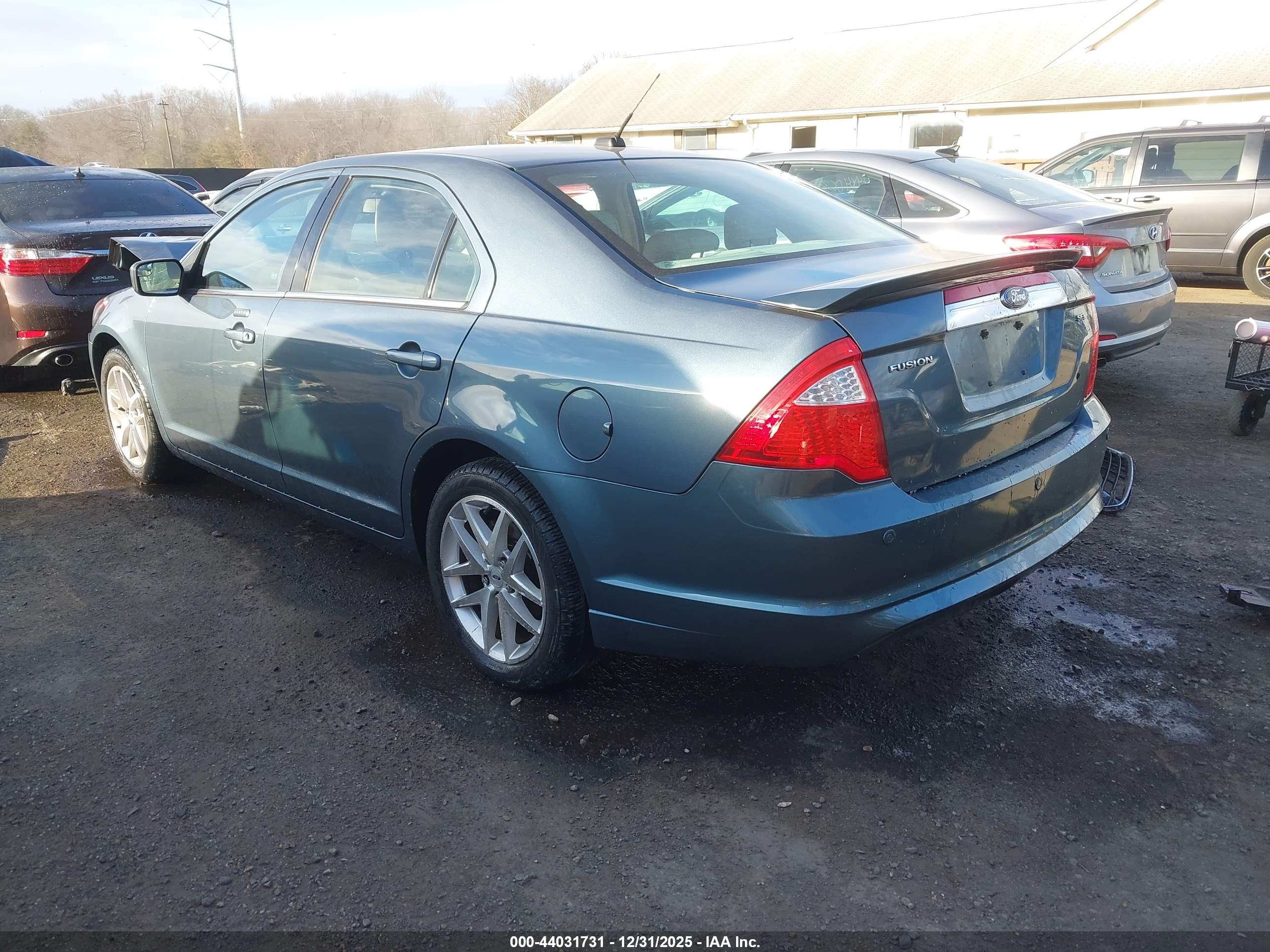 FORD FUSION image 3