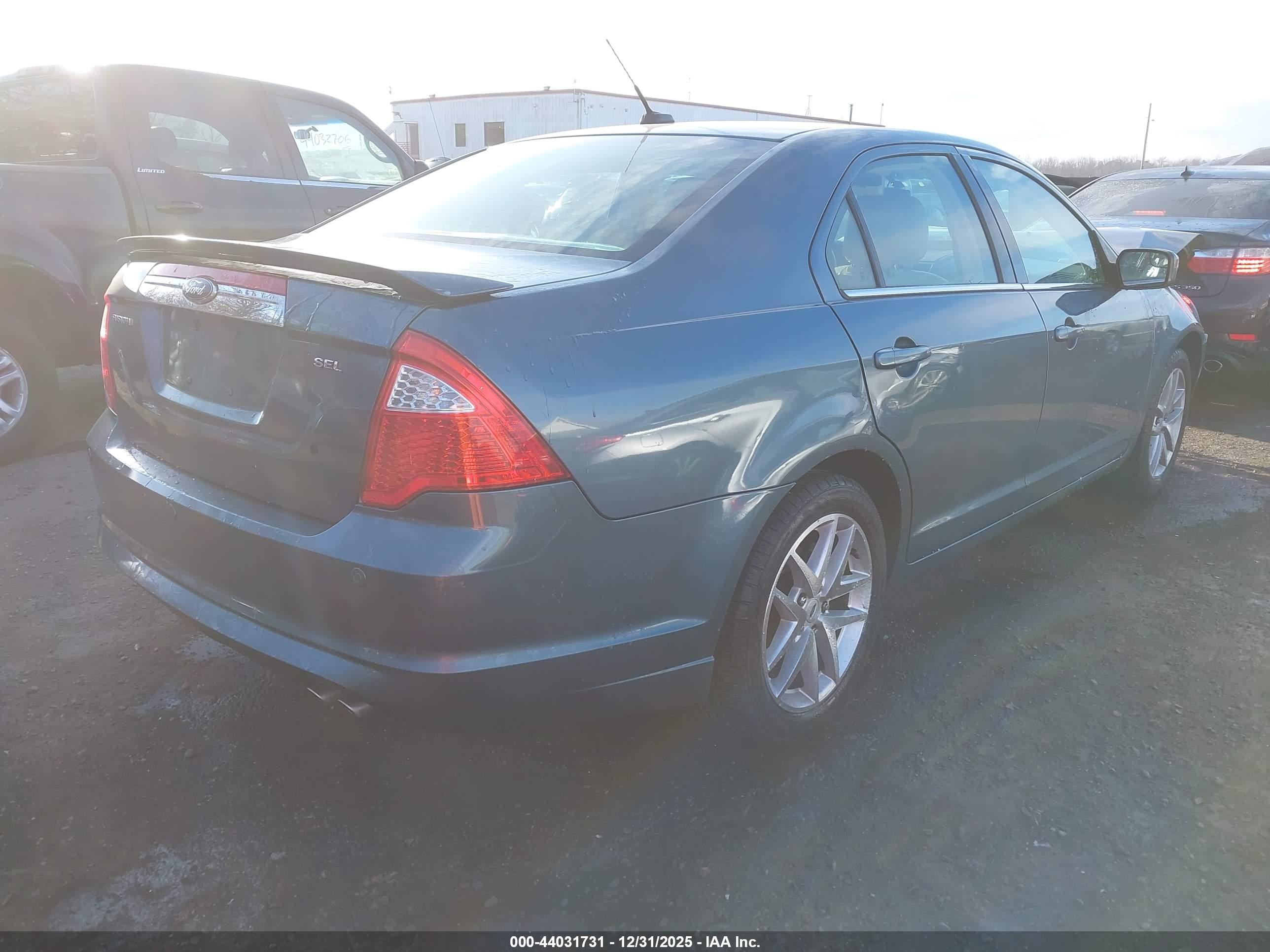 FORD FUSION image 4