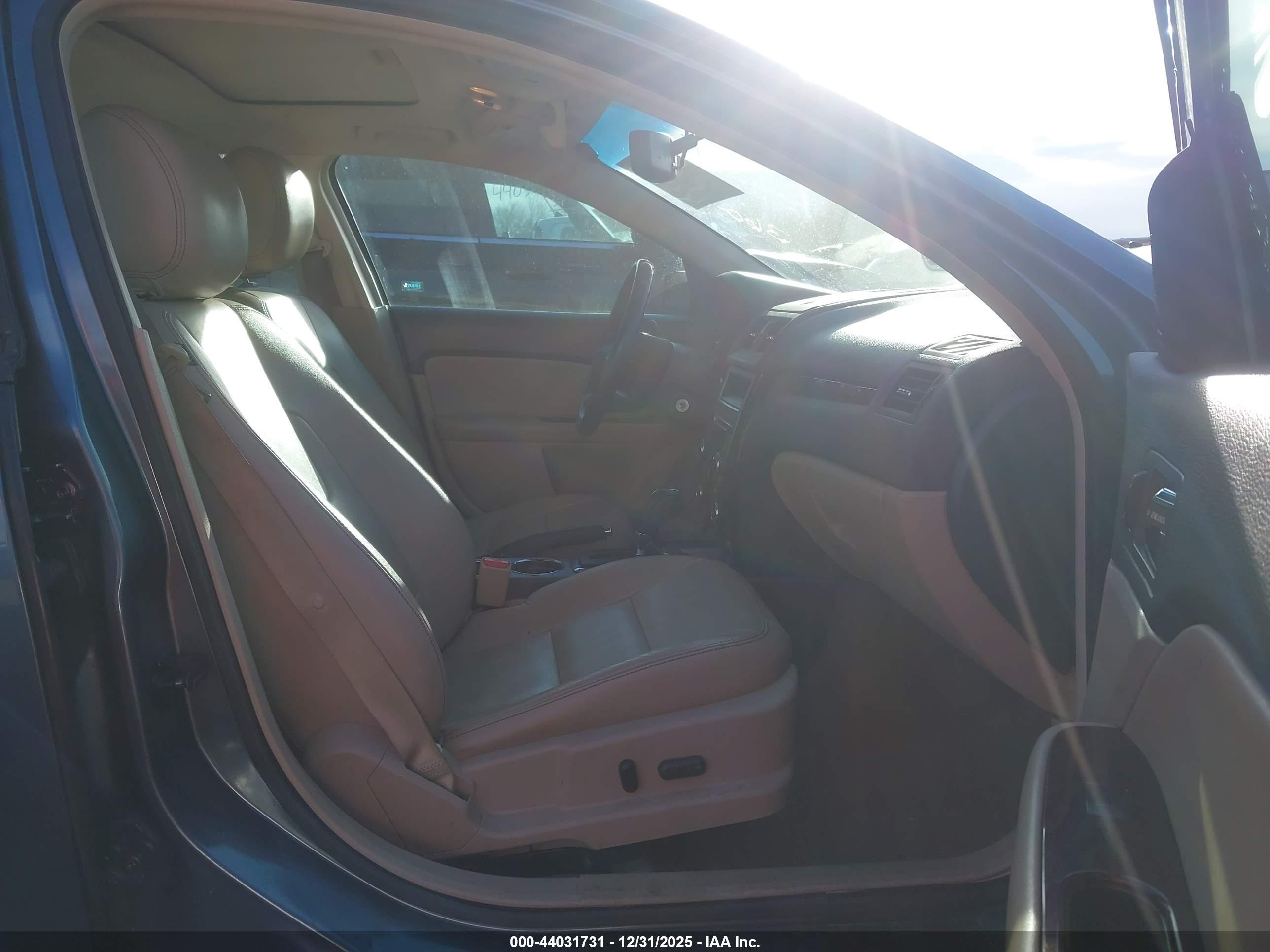 FORD FUSION image 5