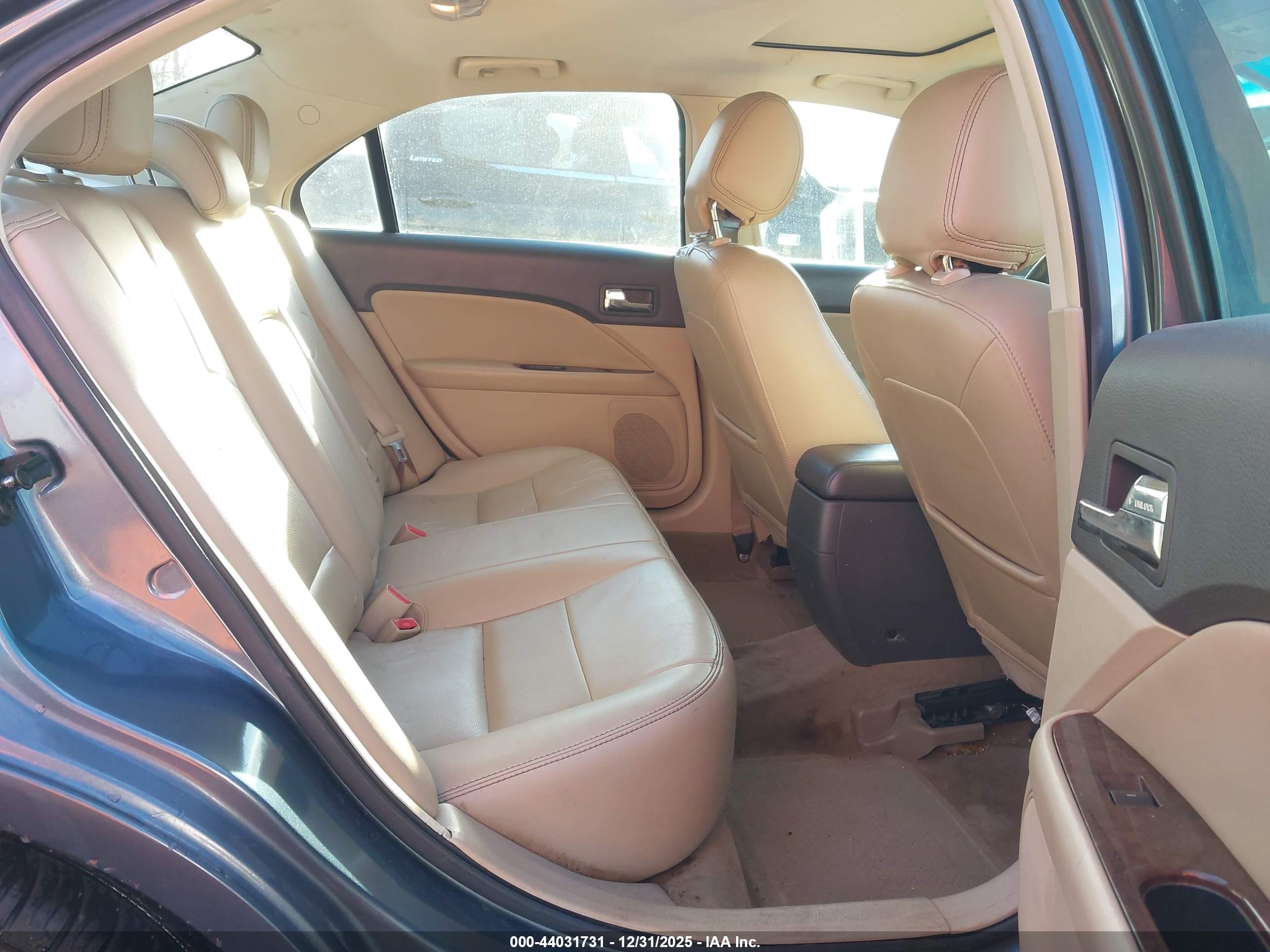 FORD FUSION image 8