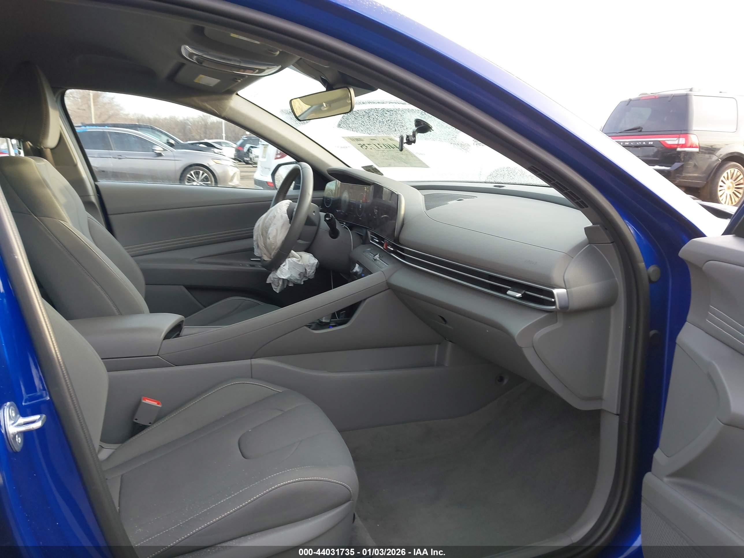 HYUNDAI ELANTRA image 5