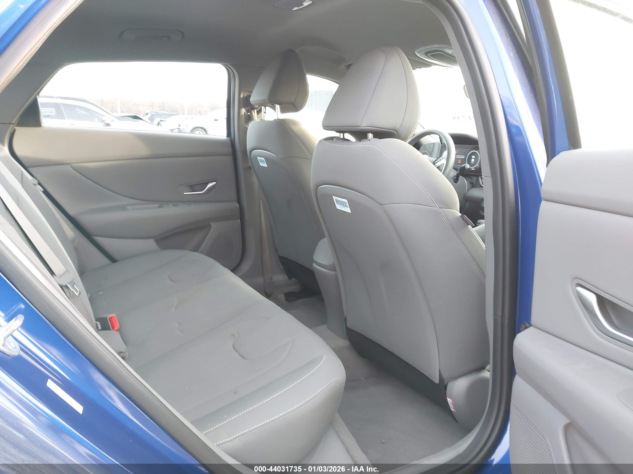 HYUNDAI ELANTRA image 8
