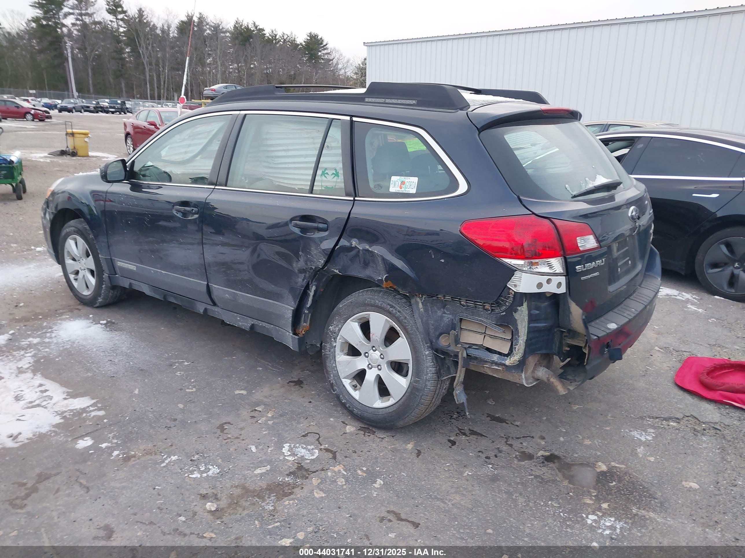 SUBARU OUTBACK image 3