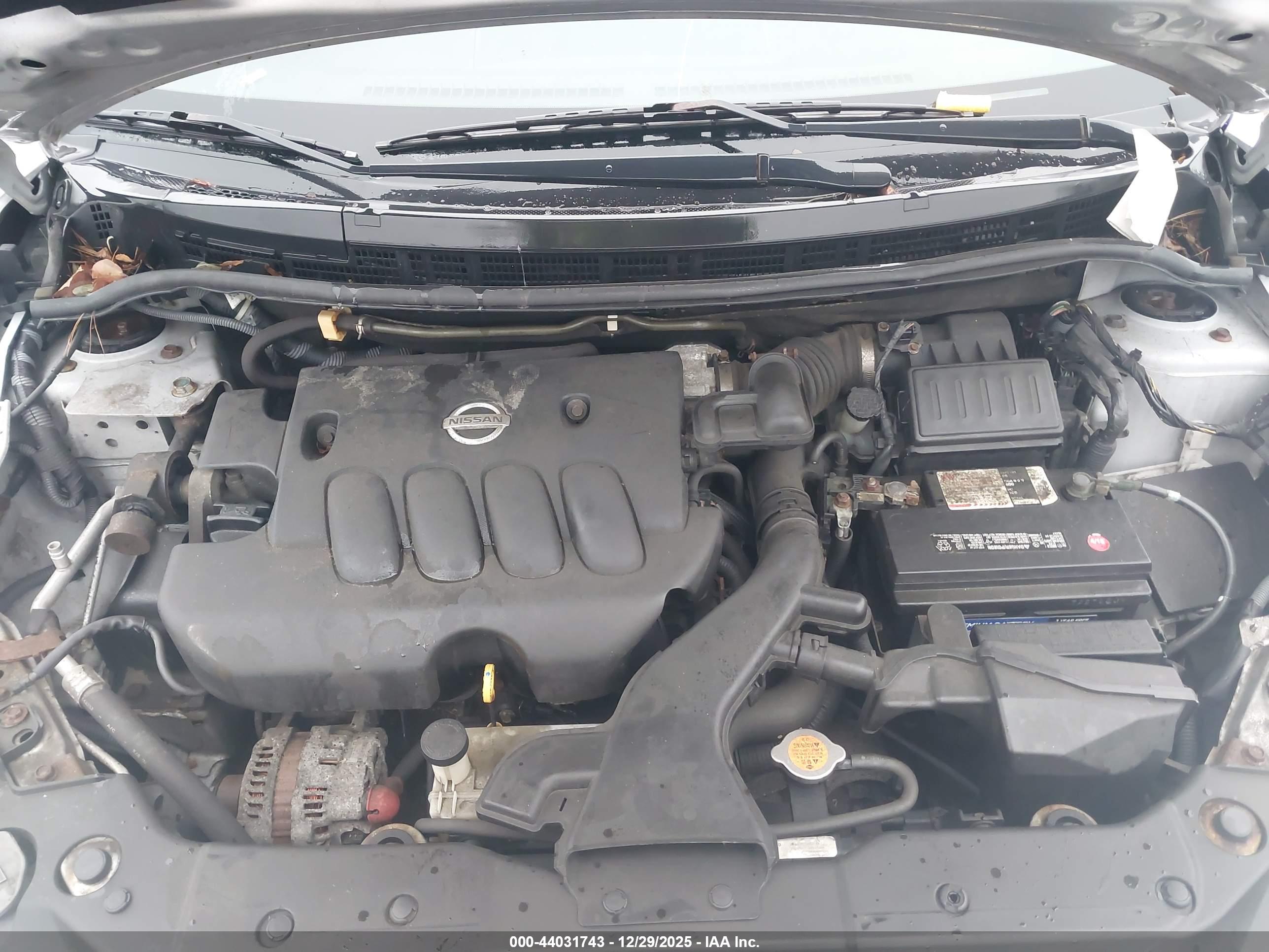NISSAN VERSA image 10