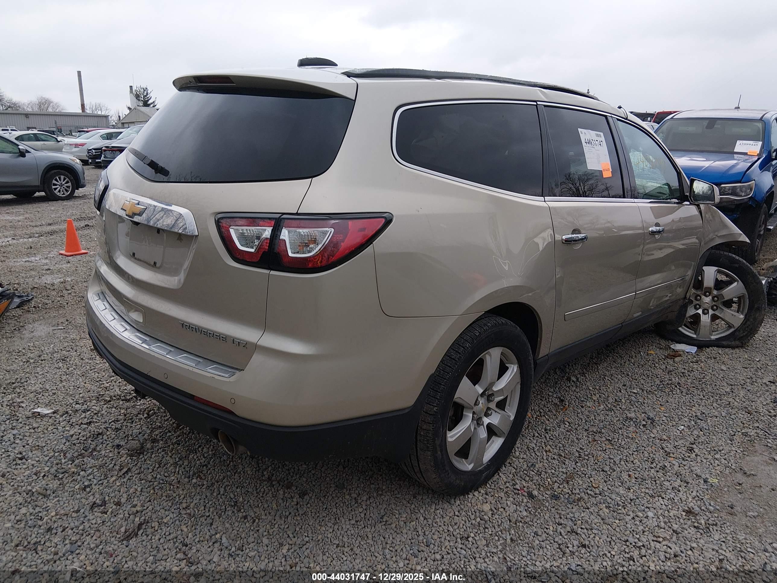 CHEVROLET TRAVERSE image 4
