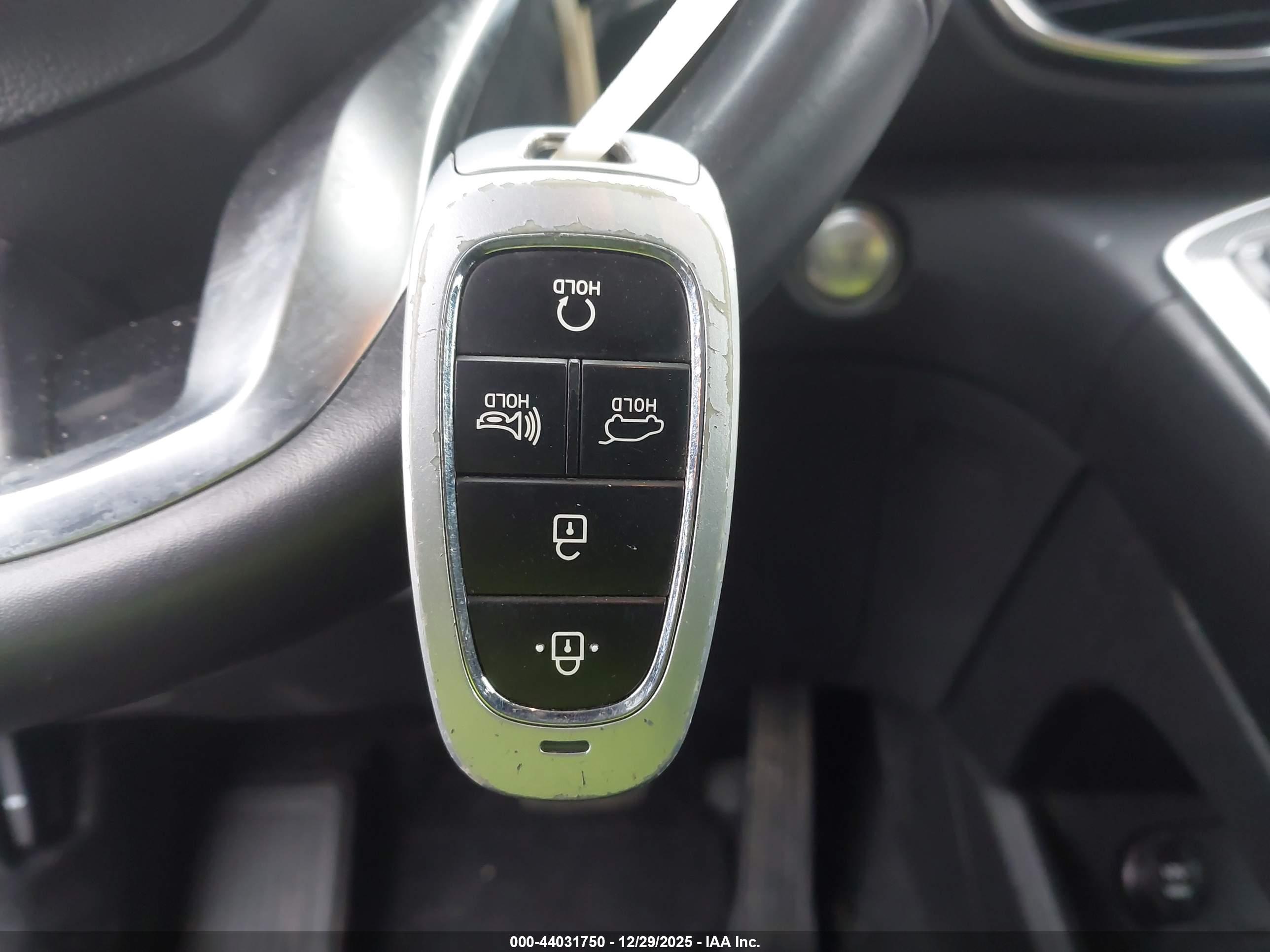 HYUNDAI SANTA image 11