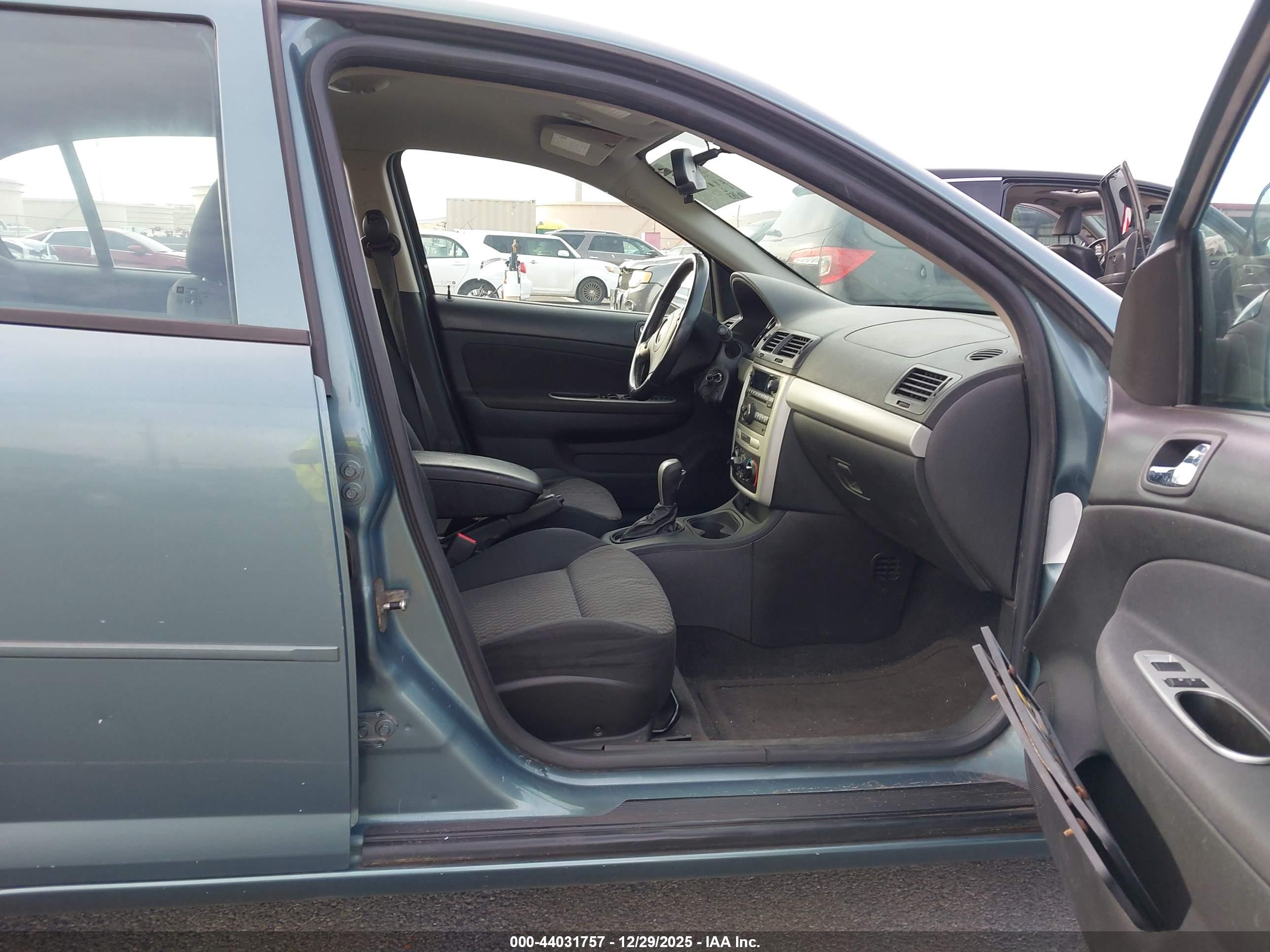 CHEVROLET COBALT image 5