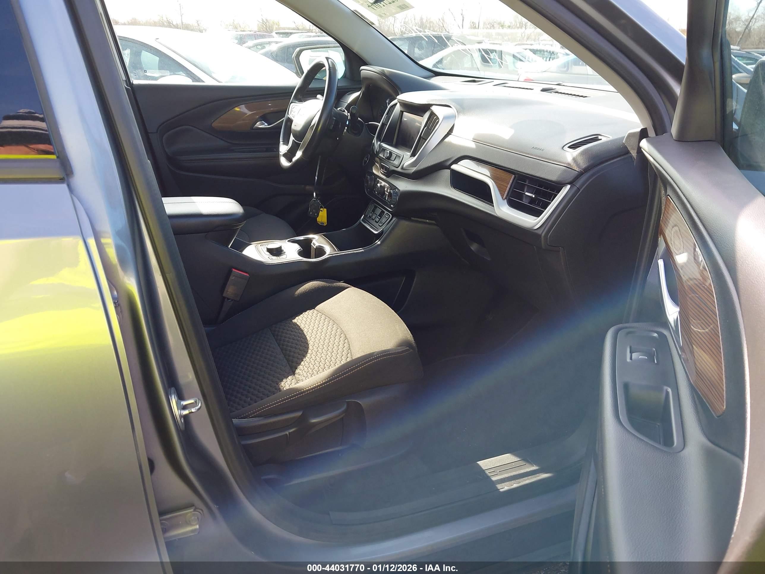GMC TERRAIN image 5