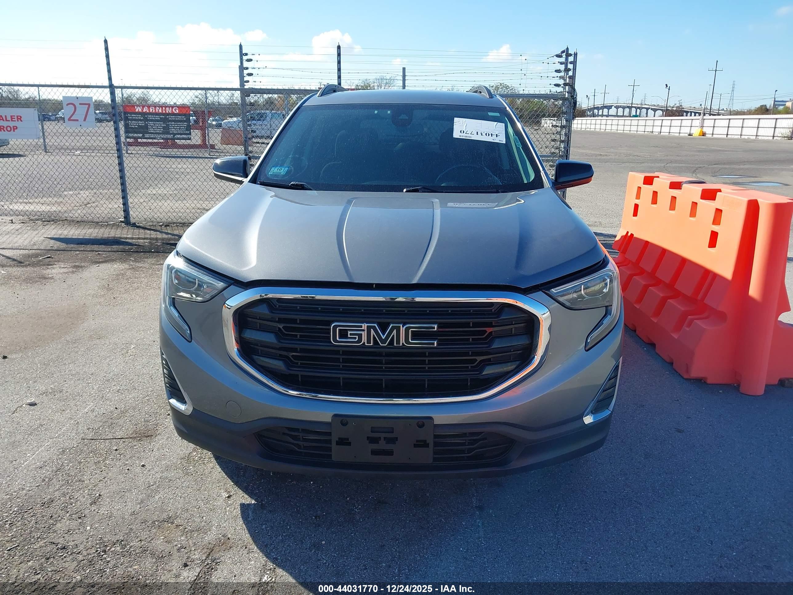 GMC TERRAIN image 6