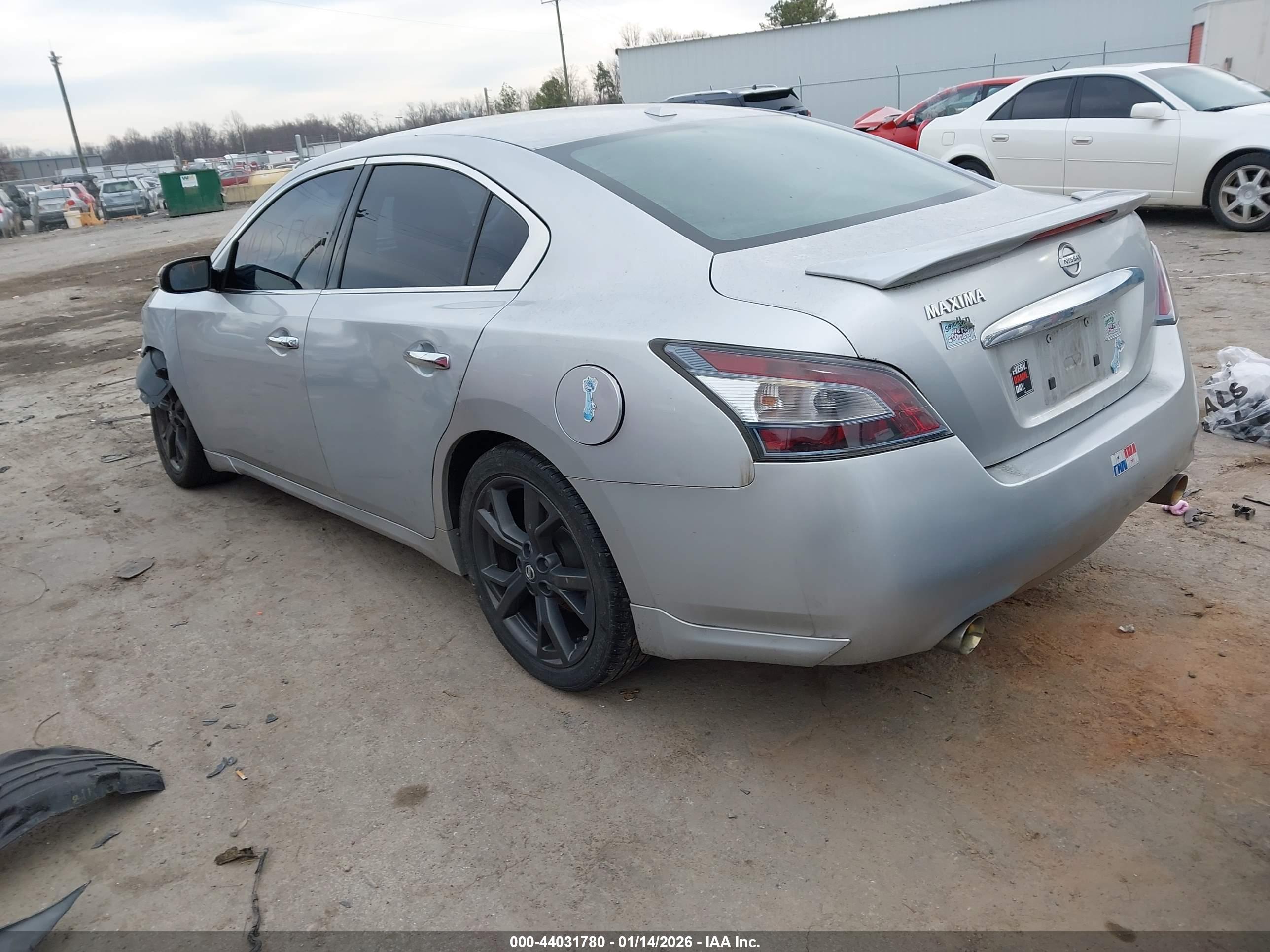 NISSAN MAXIMA image 3