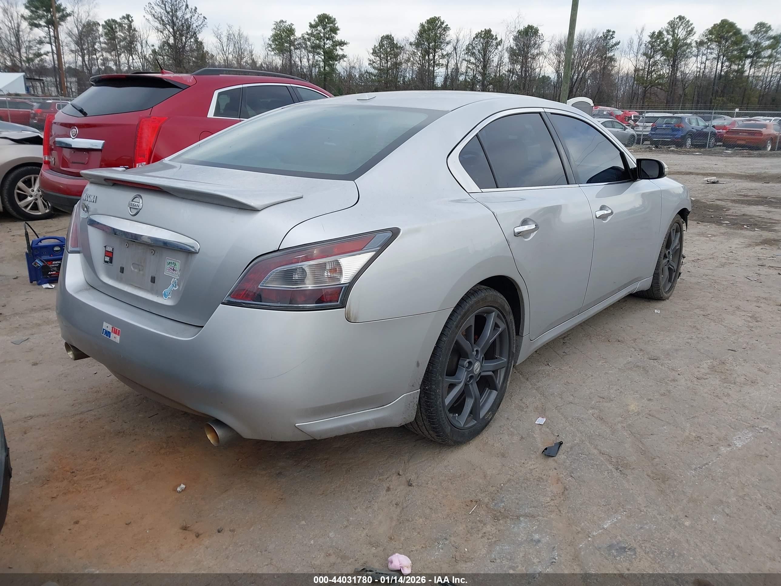 NISSAN MAXIMA image 4