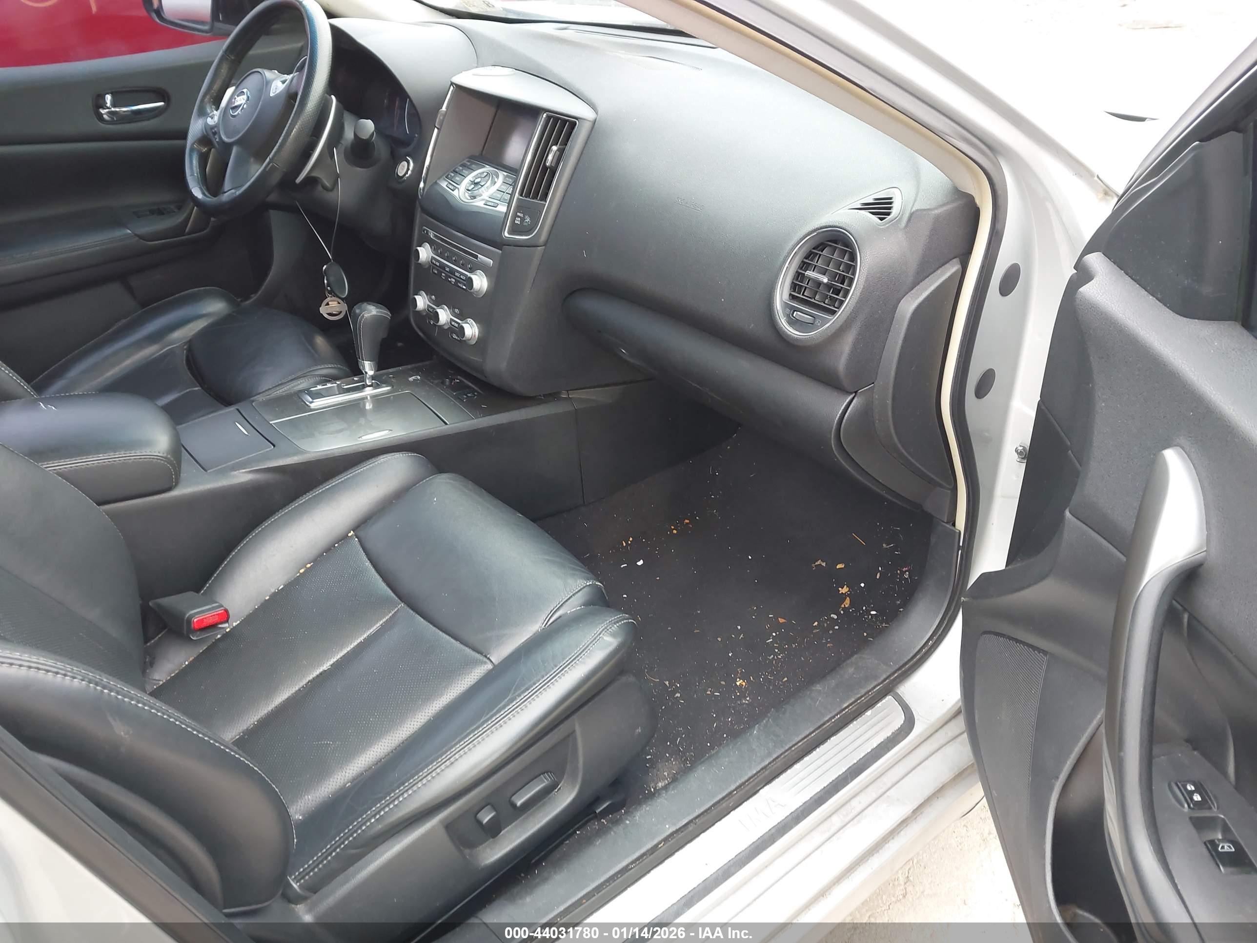 NISSAN MAXIMA image 5