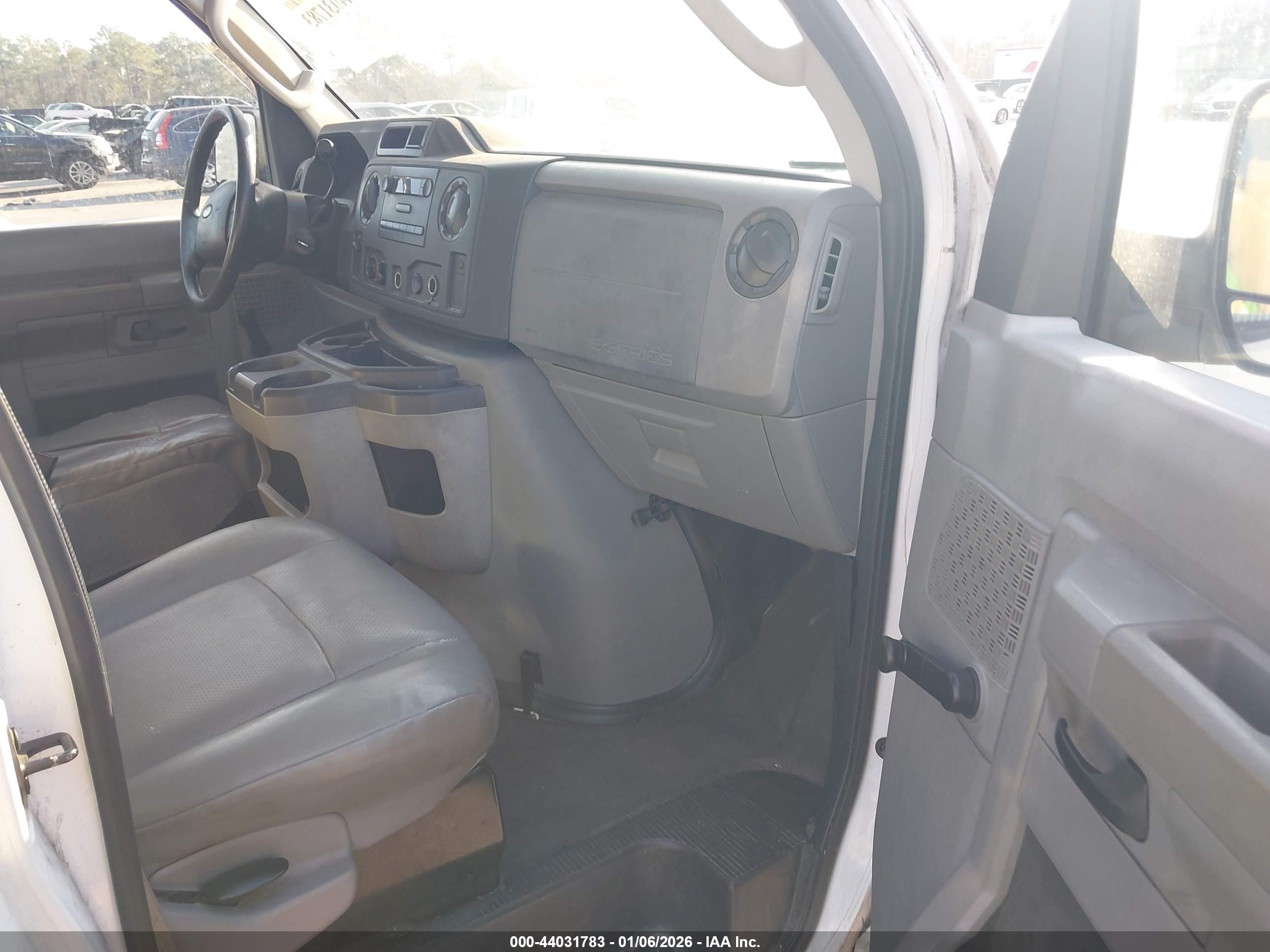 FORD E-150 image 5