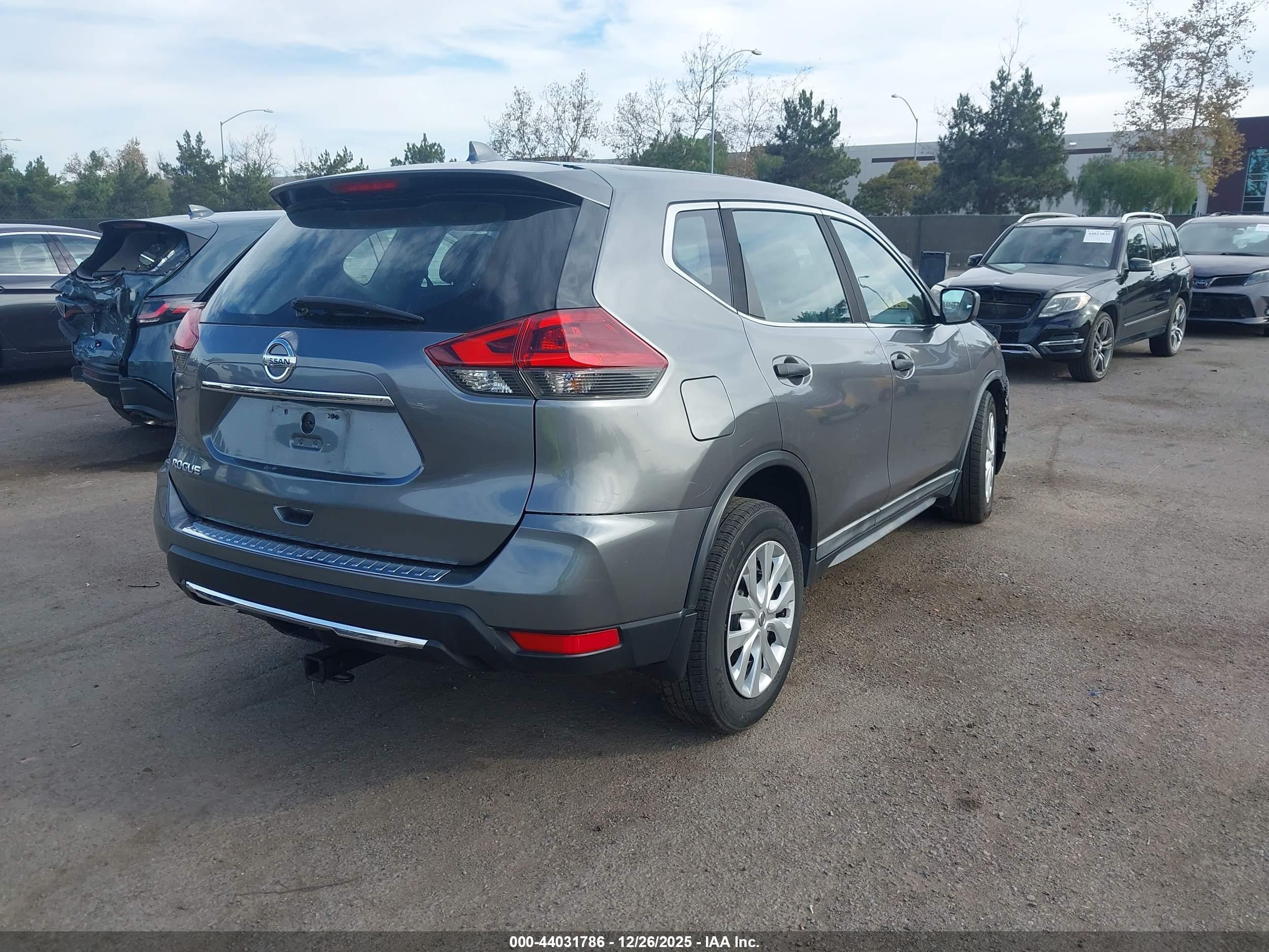 NISSAN ROGUE image 4