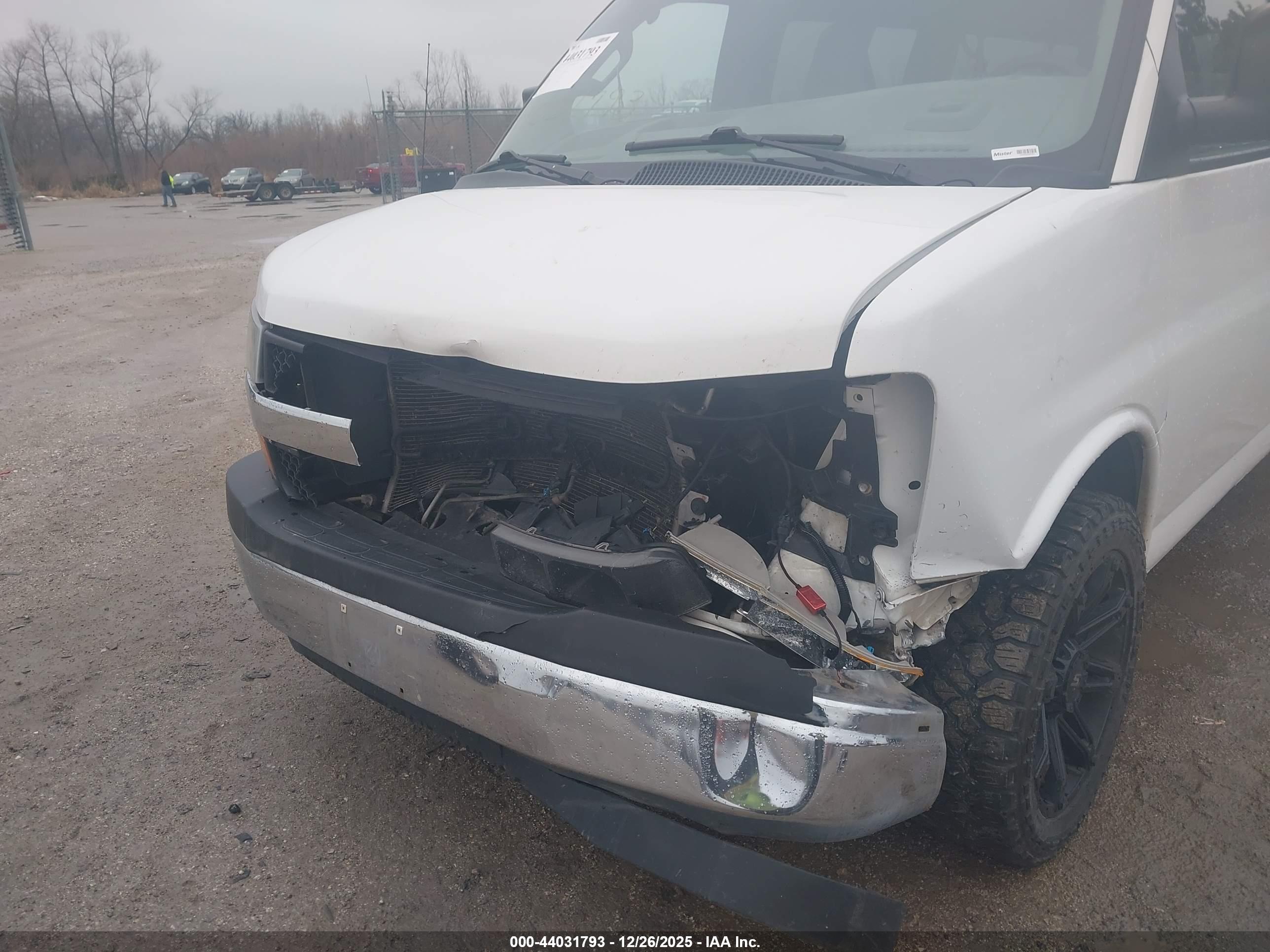 CHEVROLET EXPRESS image 6