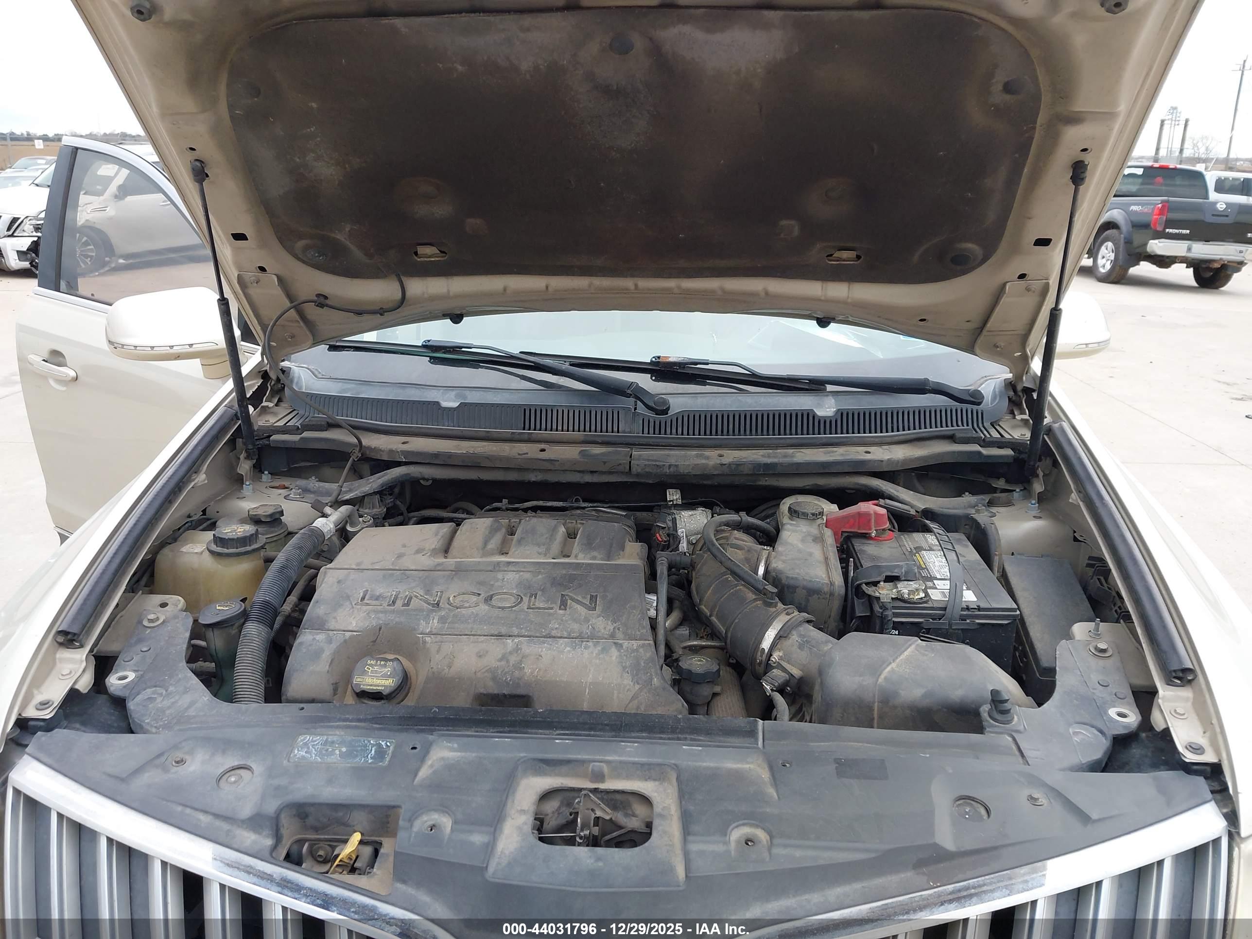 LINCOLN MKT image 10