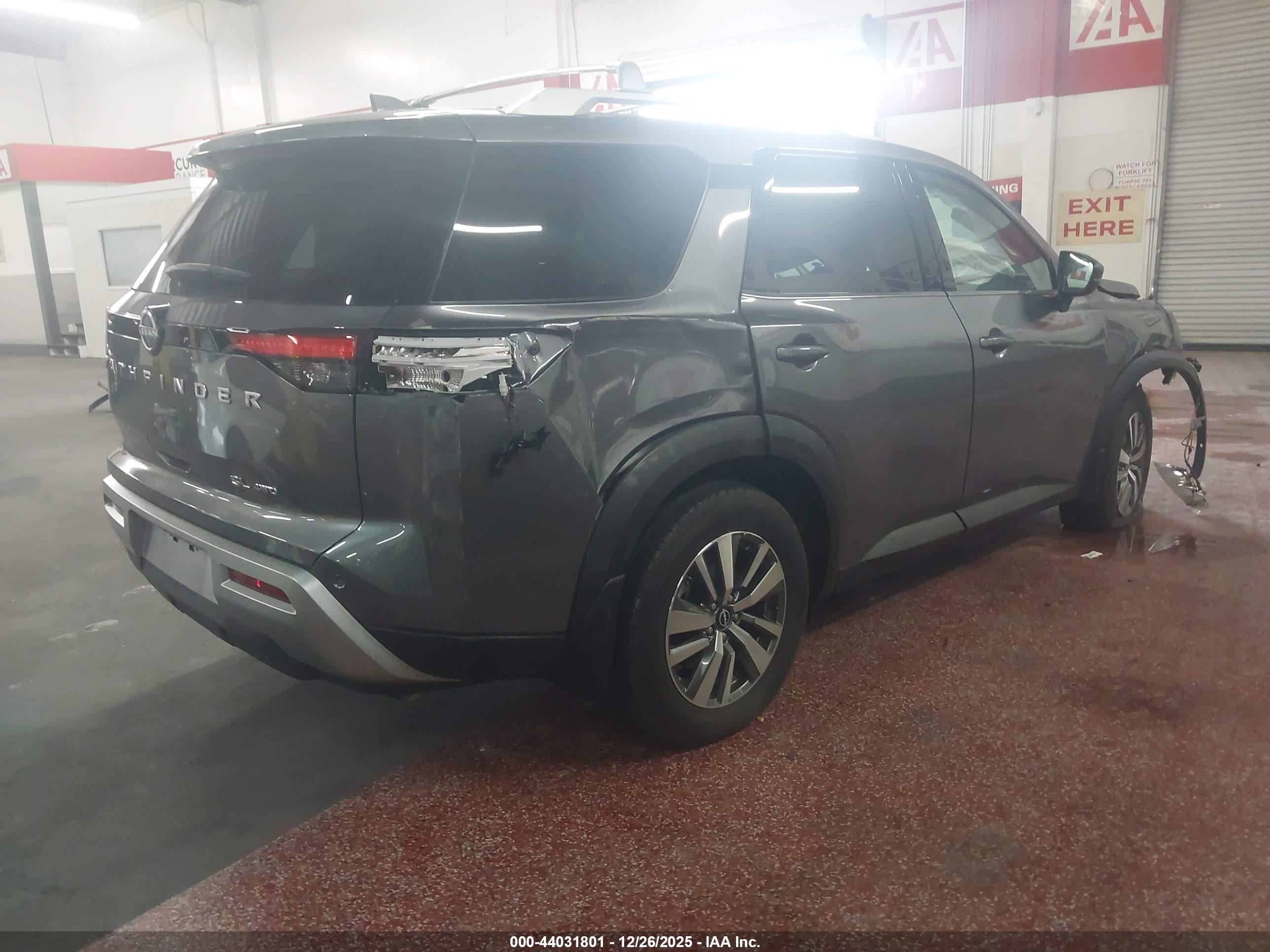 NISSAN PATHFINDER image 4