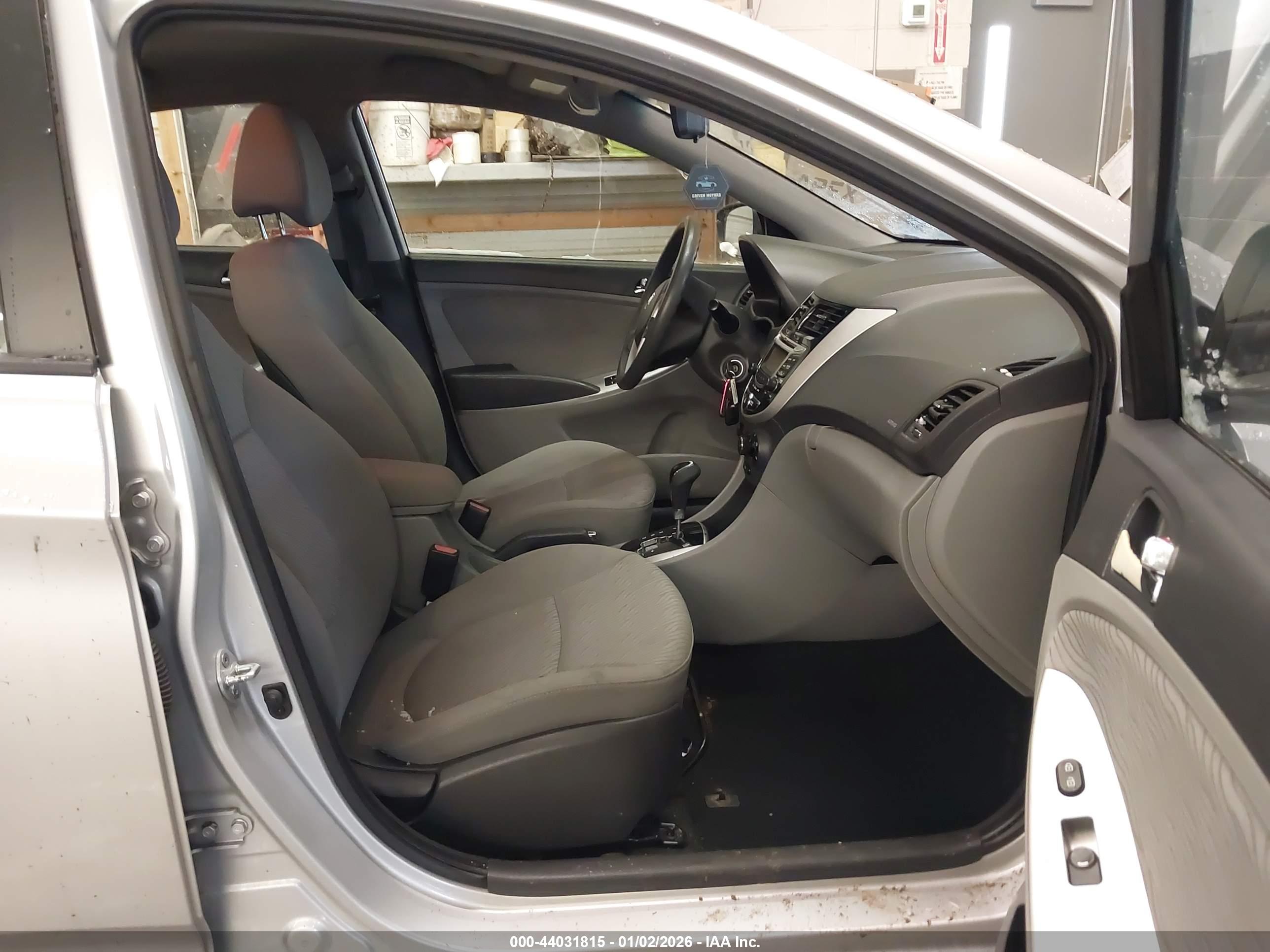 HYUNDAI ACCENT image 5
