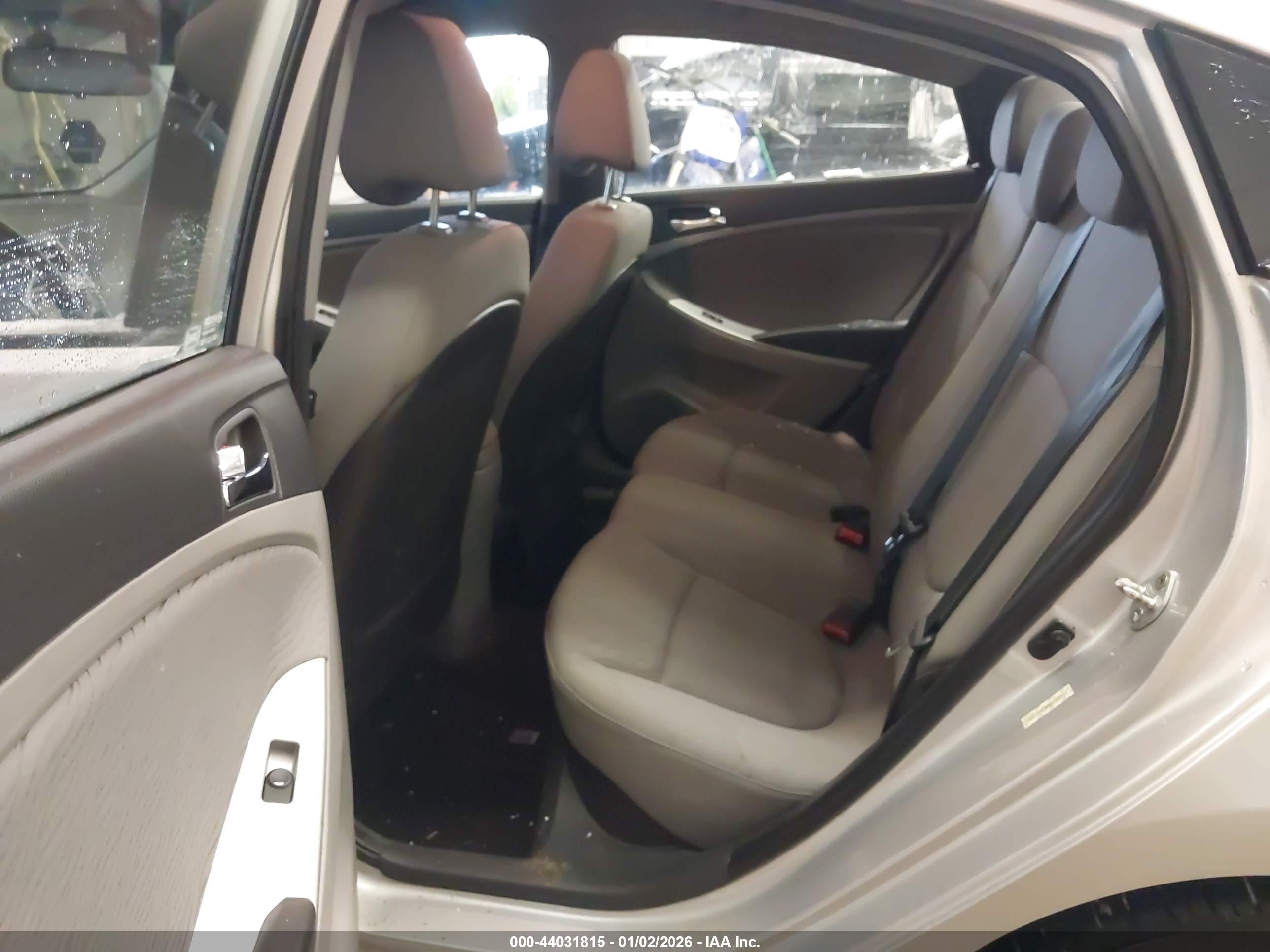 HYUNDAI ACCENT image 8