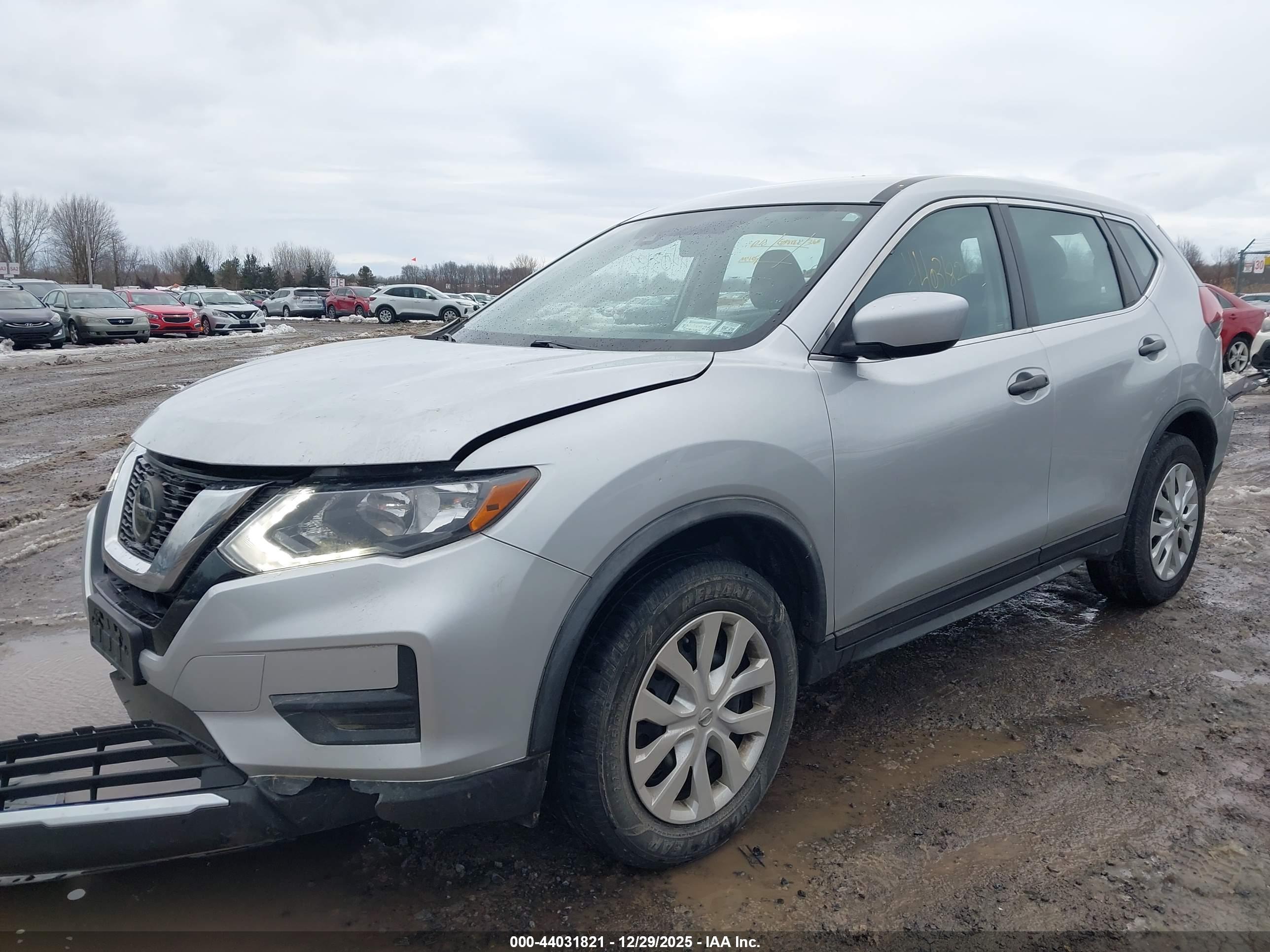 NISSAN ROGUE image 2