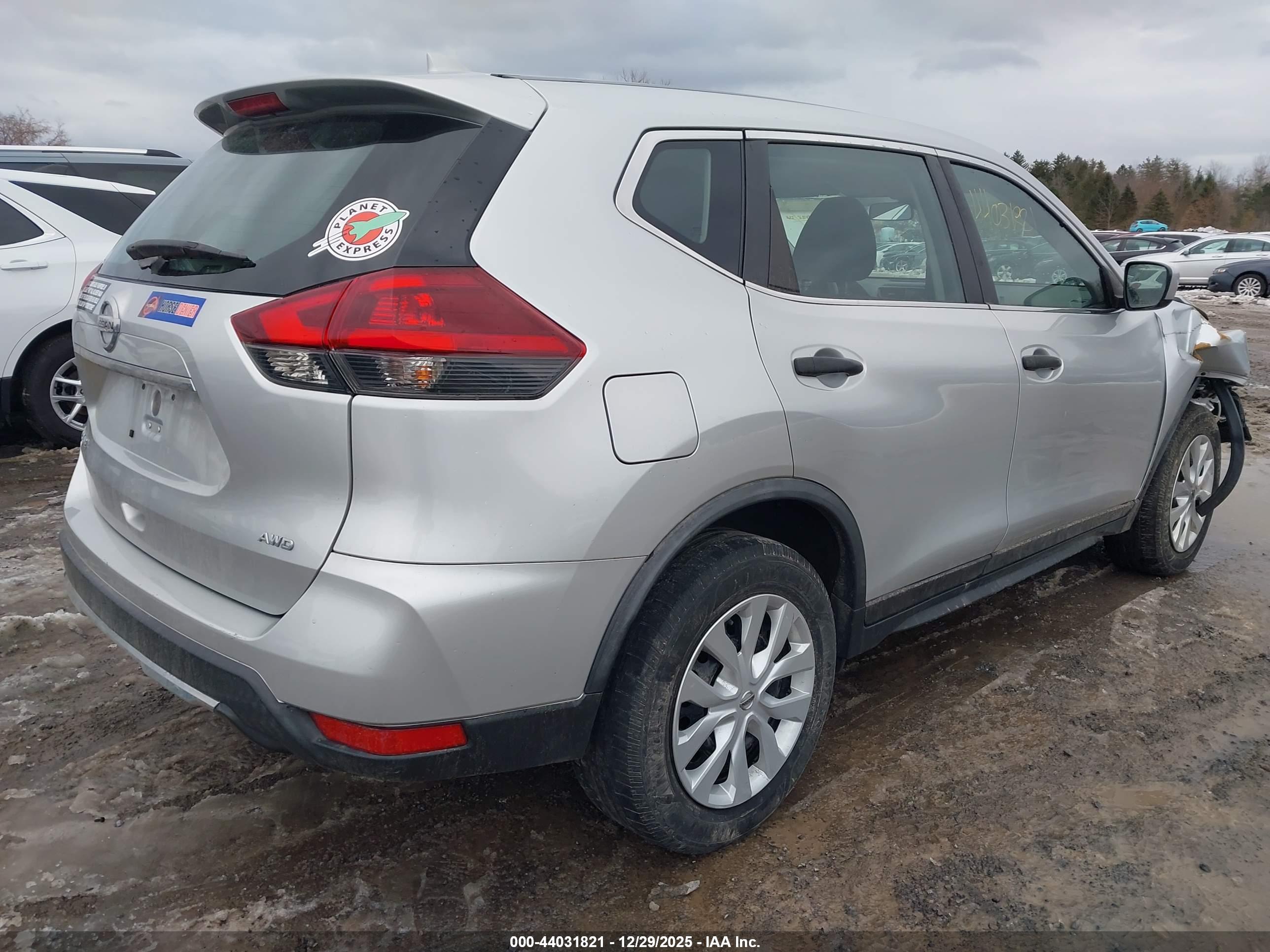 NISSAN ROGUE image 4