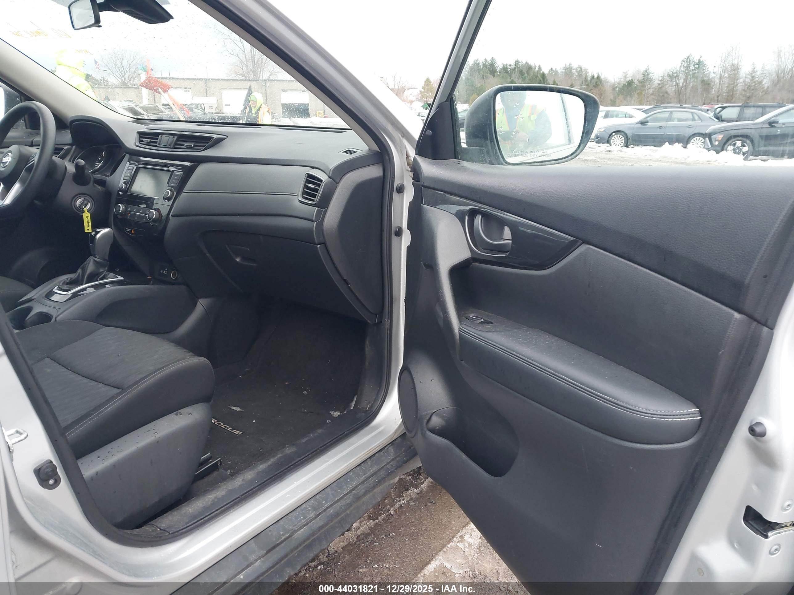 NISSAN ROGUE image 5